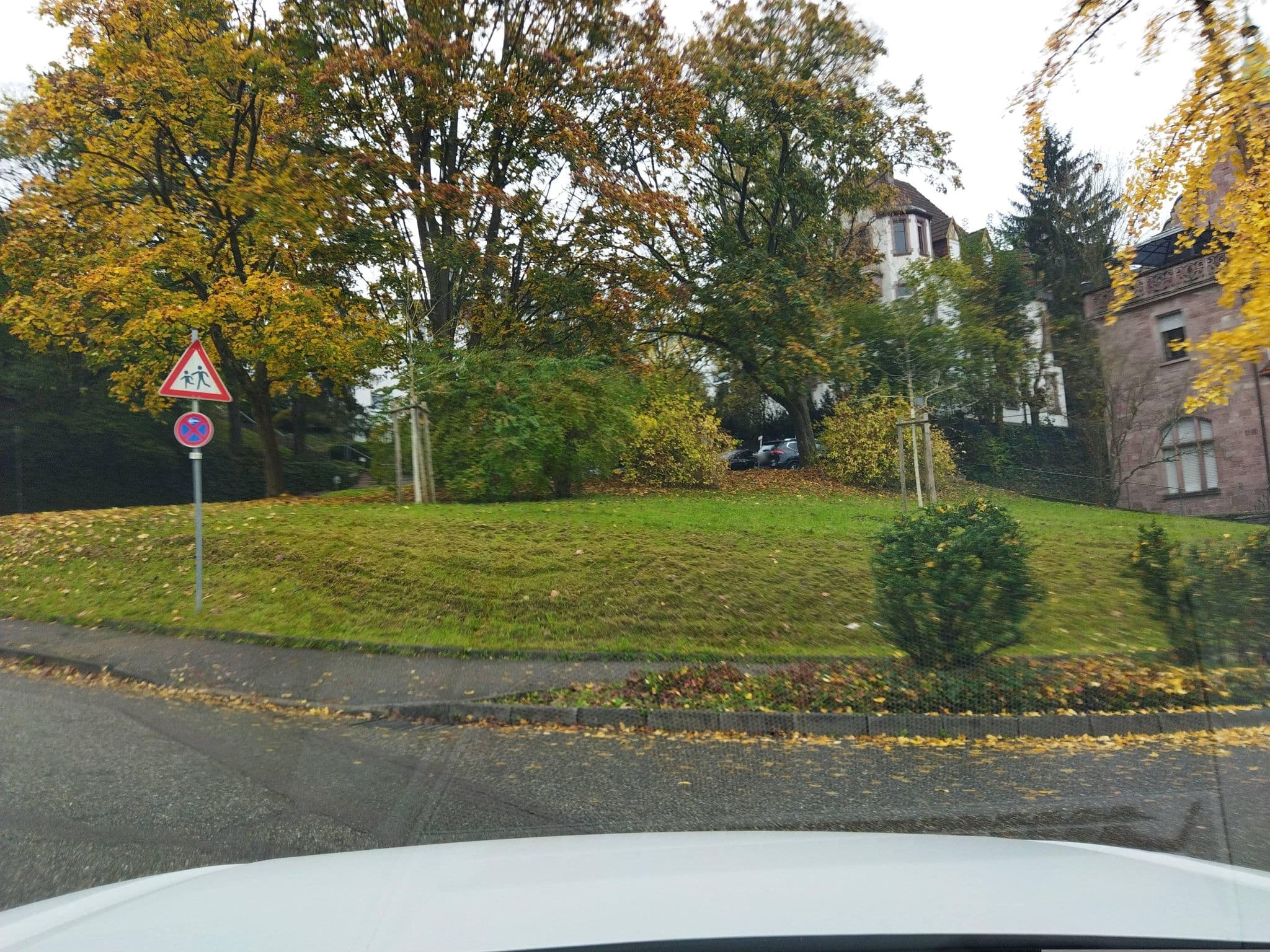 Street view near TRIBE Baden-Baden, Baden-Baden — © changchun1 (CC BY-SA · Mapillary)