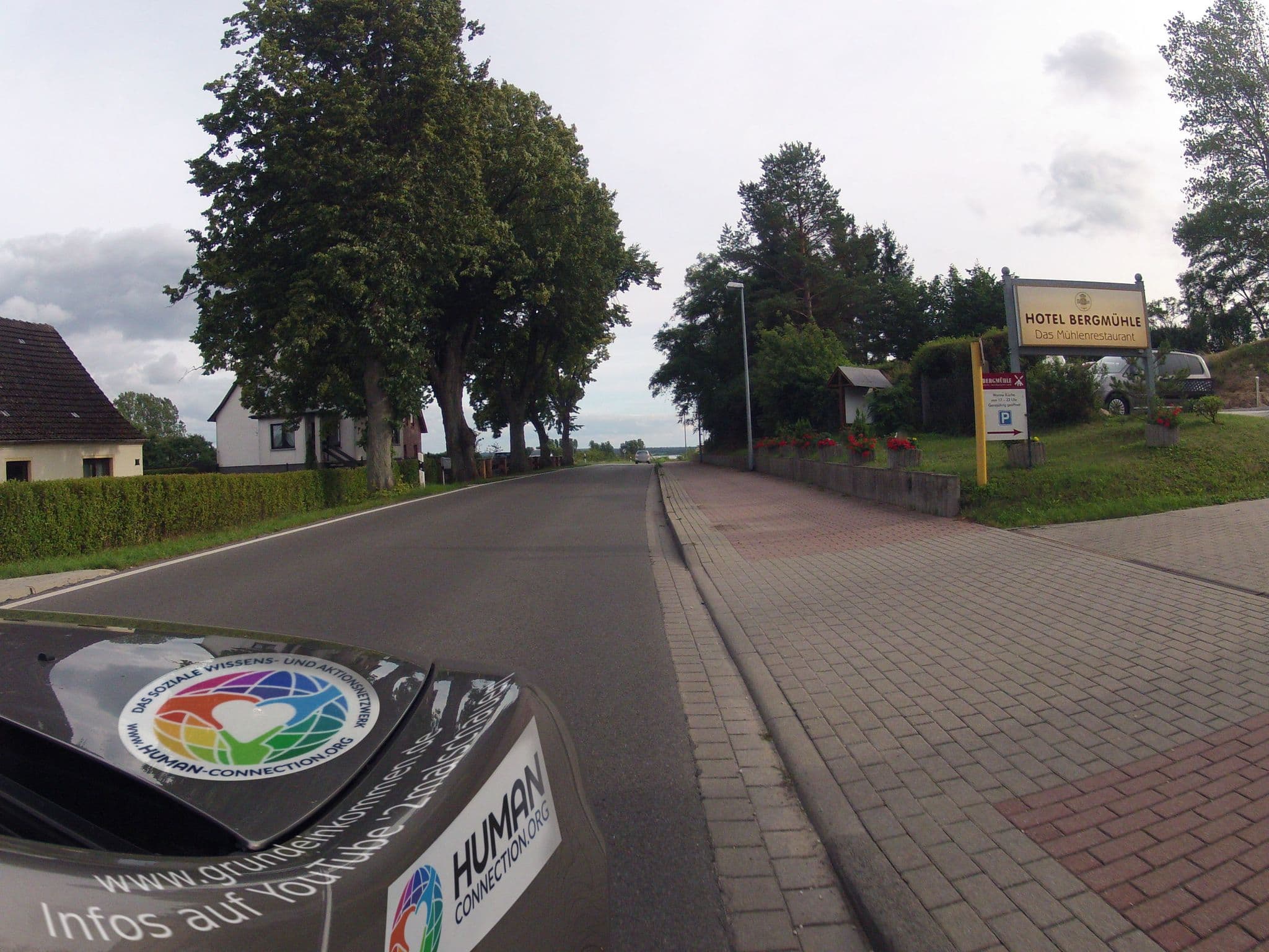 Street view near Hotel Bergmühle & "Das Mühlenrestaurant", Bansin — © fahrradfahrer (CC BY-SA · Mapillary)