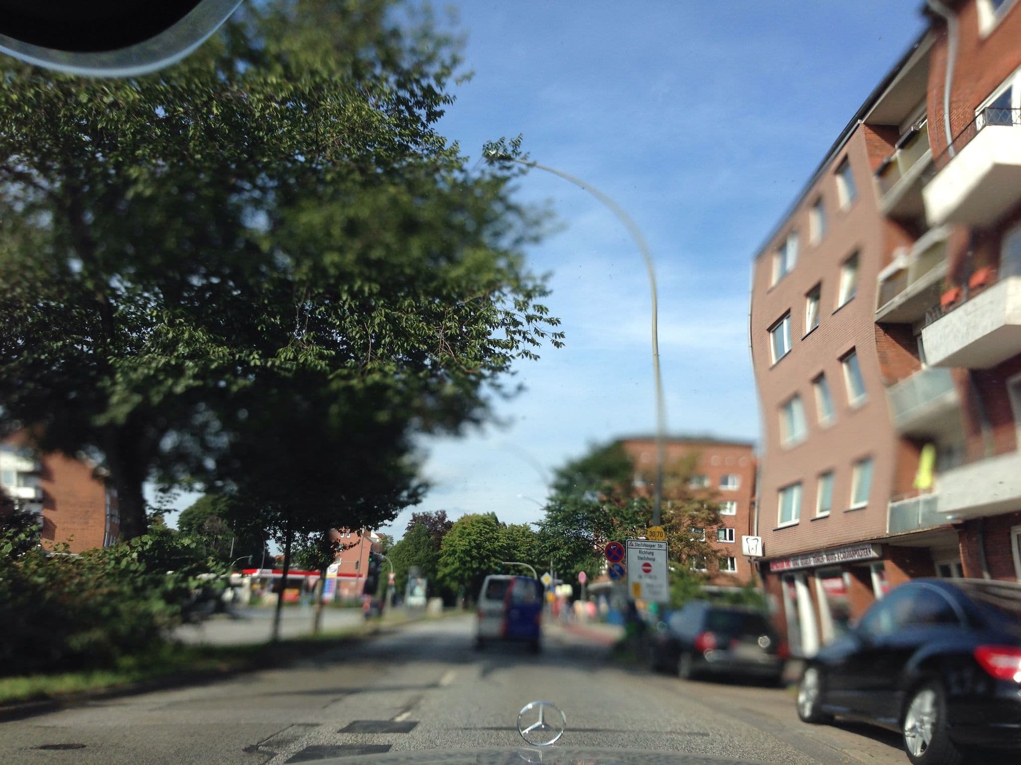 Street view near Boardinghouse Mundsburg, Barmbek-Süd — © mjay (CC BY-SA · Mapillary)