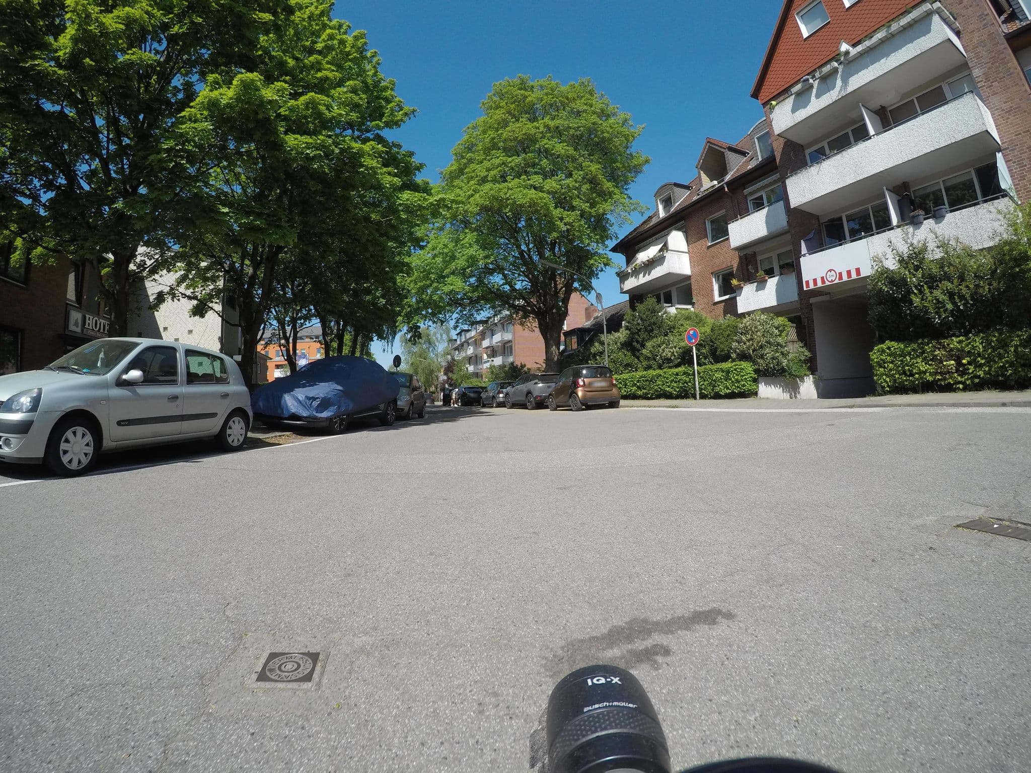 Street view near PIONIER Hotel Hamburg 24H Self Check-in- Ludin Hotels GmbH, Wandsbek — © mjay (CC BY-SA · Mapillary)