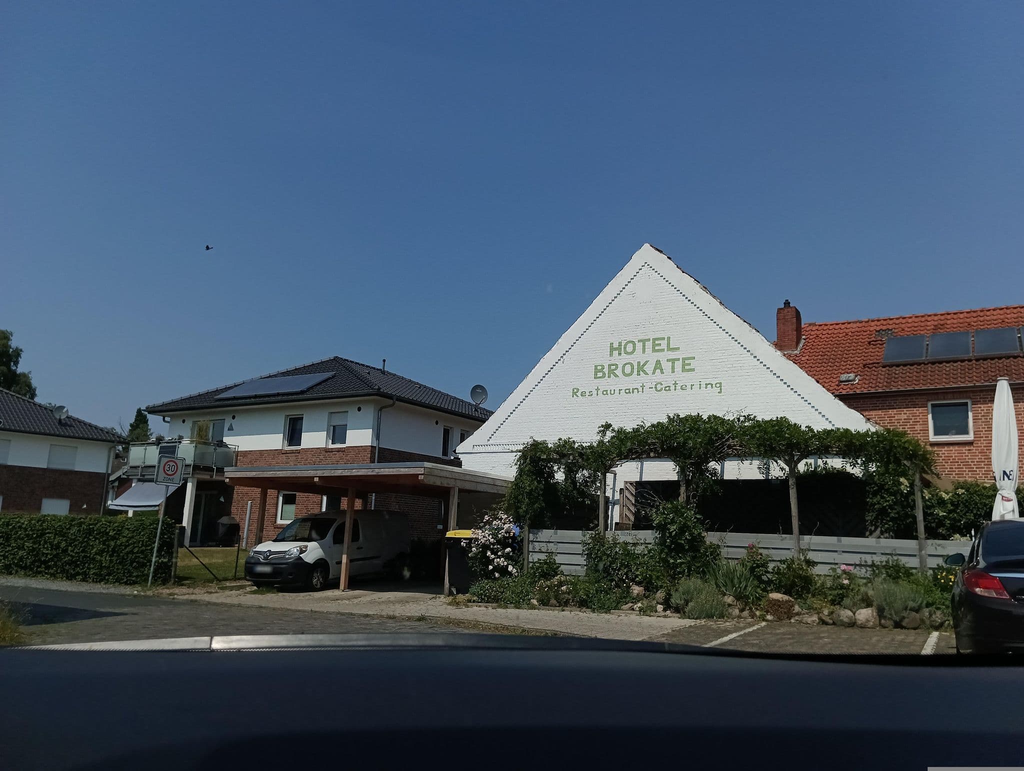 Street view near Brokate Bassum - Restaurant • Hotel • Catering, Bassum — © Schnakel76 (CC BY-SA · Mapillary)