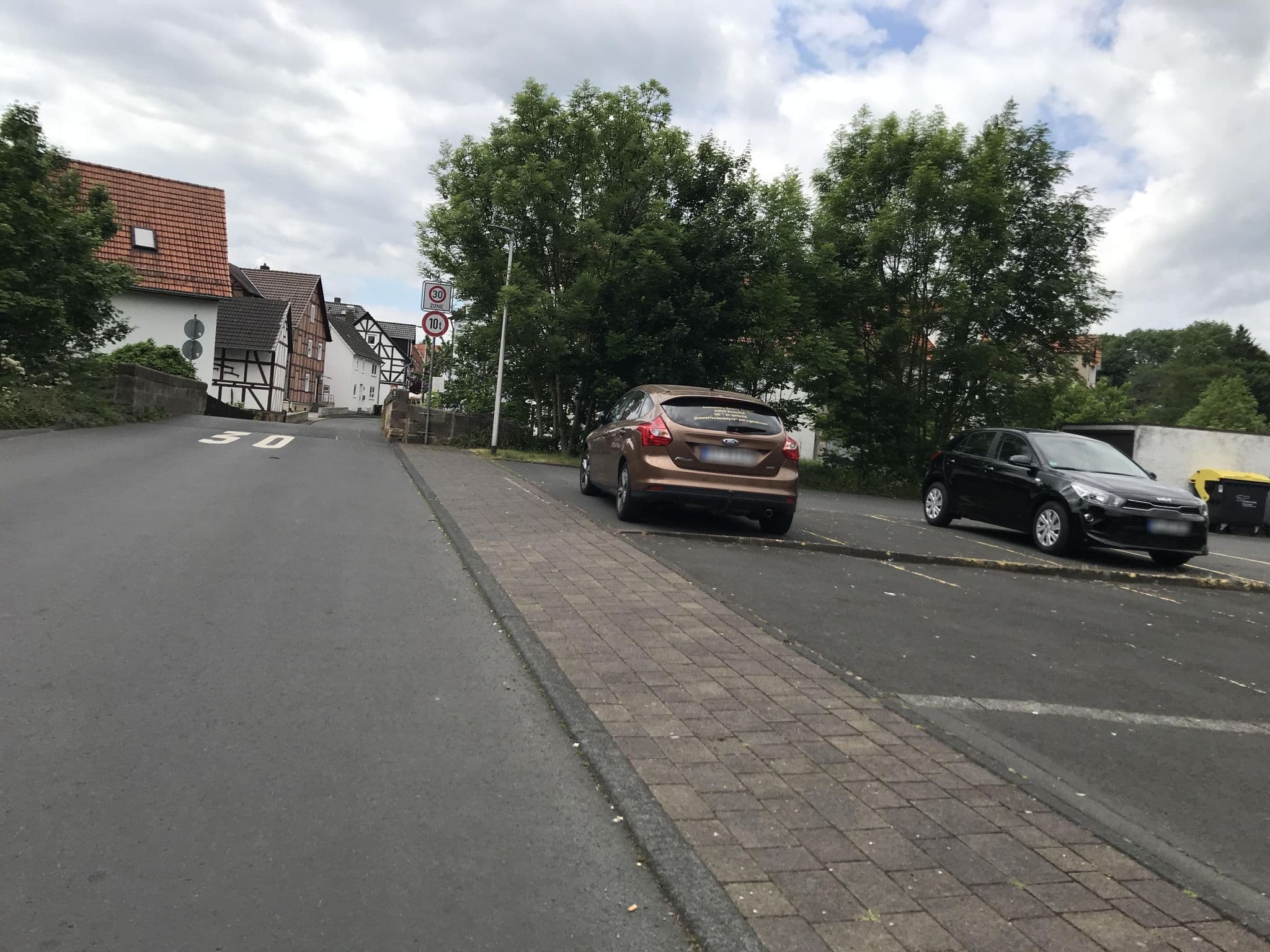 Street view near HSB Hotel Stadt Baunatal GmbH, Baunatal — © troher15 (CC BY-SA · Mapillary)
