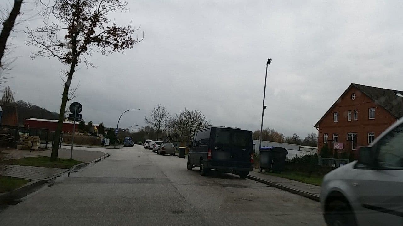 Street view near Motel Bergedorf, Bergedorf — © tian (CC BY-SA · Mapillary)