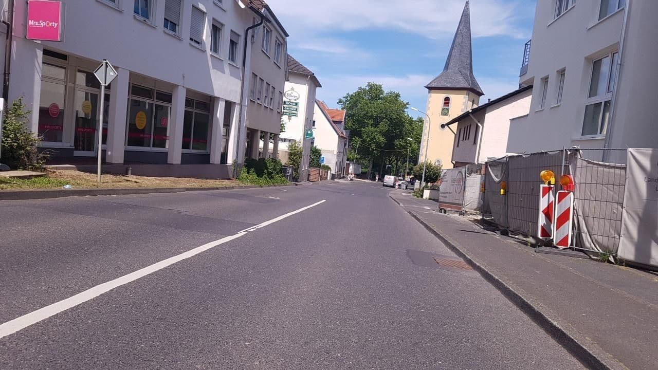 Street view near Hotel Gasthof Zu den Linden, Berkum — © changchun1 (CC BY-SA · Mapillary)