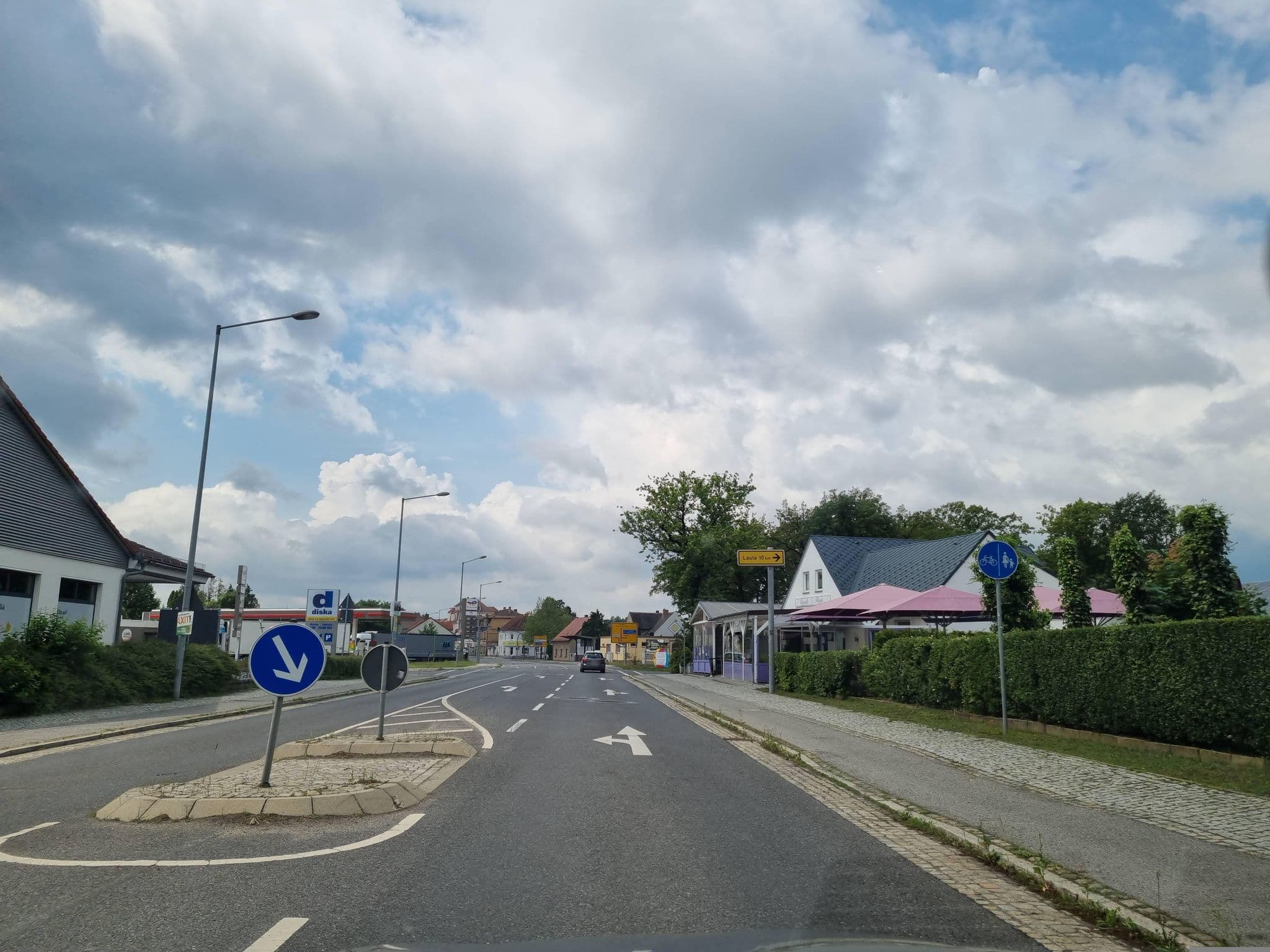 Street view near Zimmervermietung Zschiedrich | Unterkunft, Apartment, Beherbergung, Übernachtung, Pension für Monteure Bernsdorf u. Lauta, Bernsdorf — © dsmm (CC BY-SA · Mapillary)