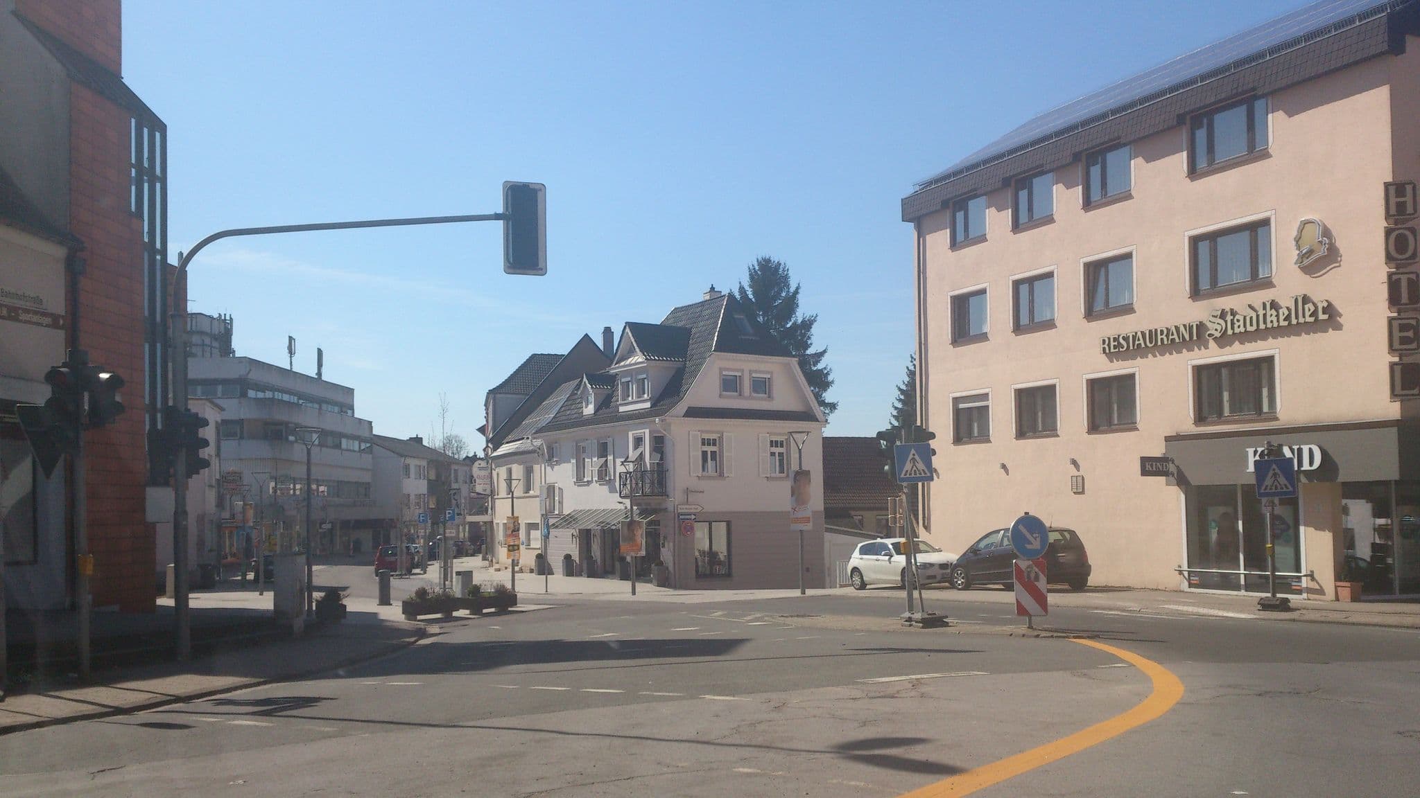 Street view near Hotel Klein Bexbach, Bexbach — © teddy73 (CC BY-SA · Mapillary)