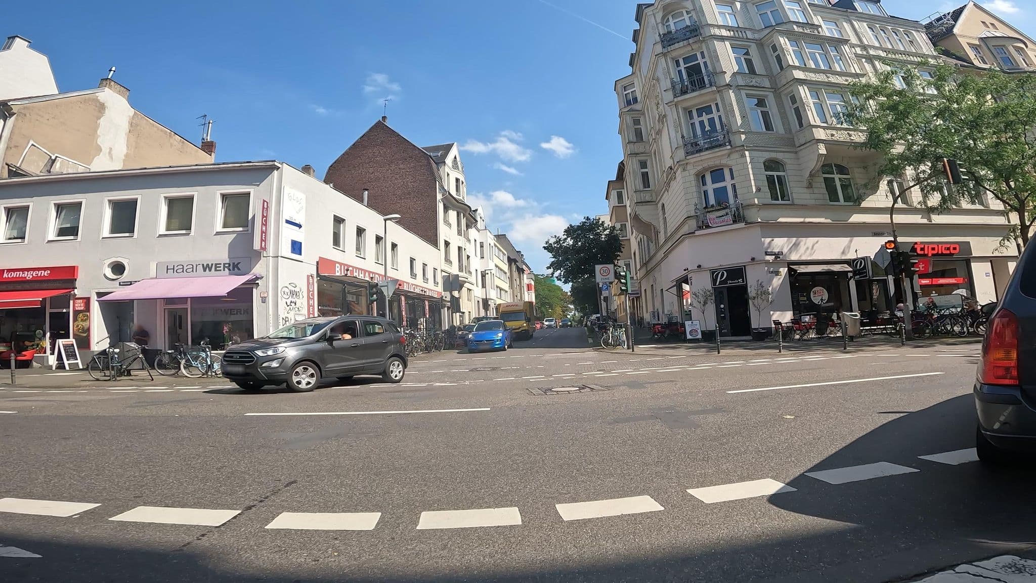 Street view near Halal Hotel, Nippes — © marccologne (CC BY-SA · Mapillary)