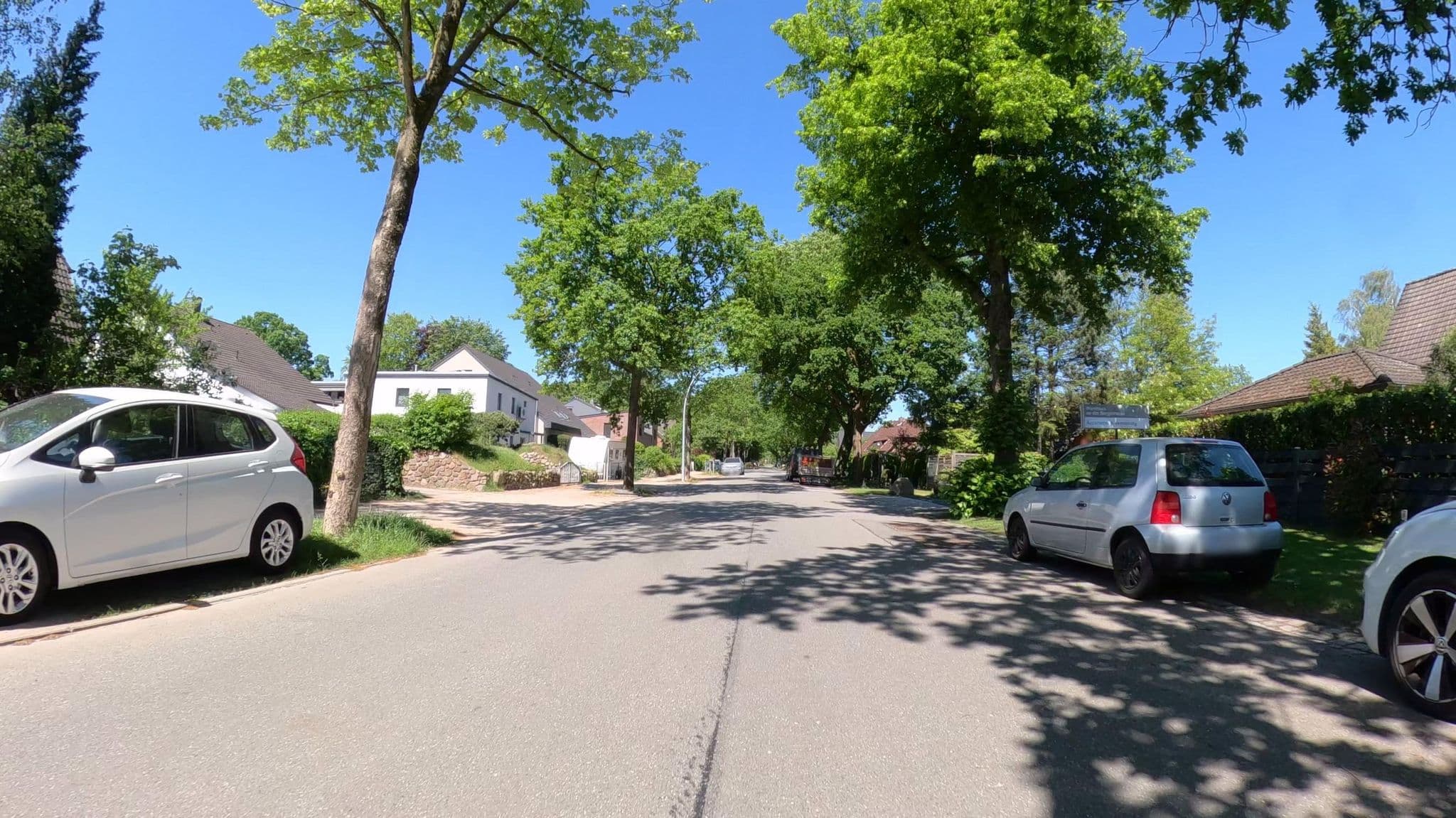 Street view near Weinhaus an der Bergstrasse, Billwerder — © veloroute_hamburg (CC BY-SA · Mapillary)
