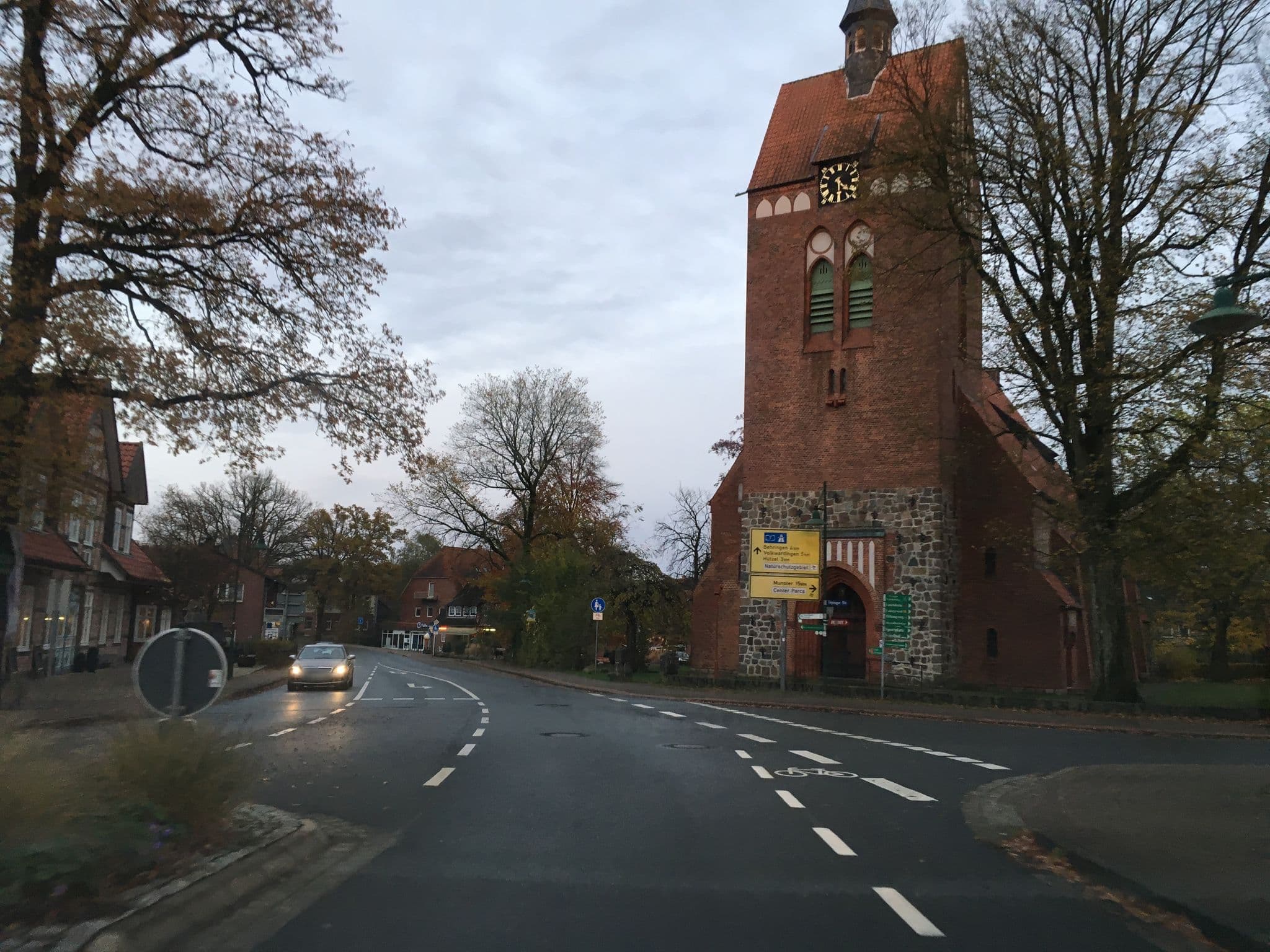 Street view near Niederhaverbeck 12, Bispingen — © hotteliene (CC BY-SA · Mapillary)