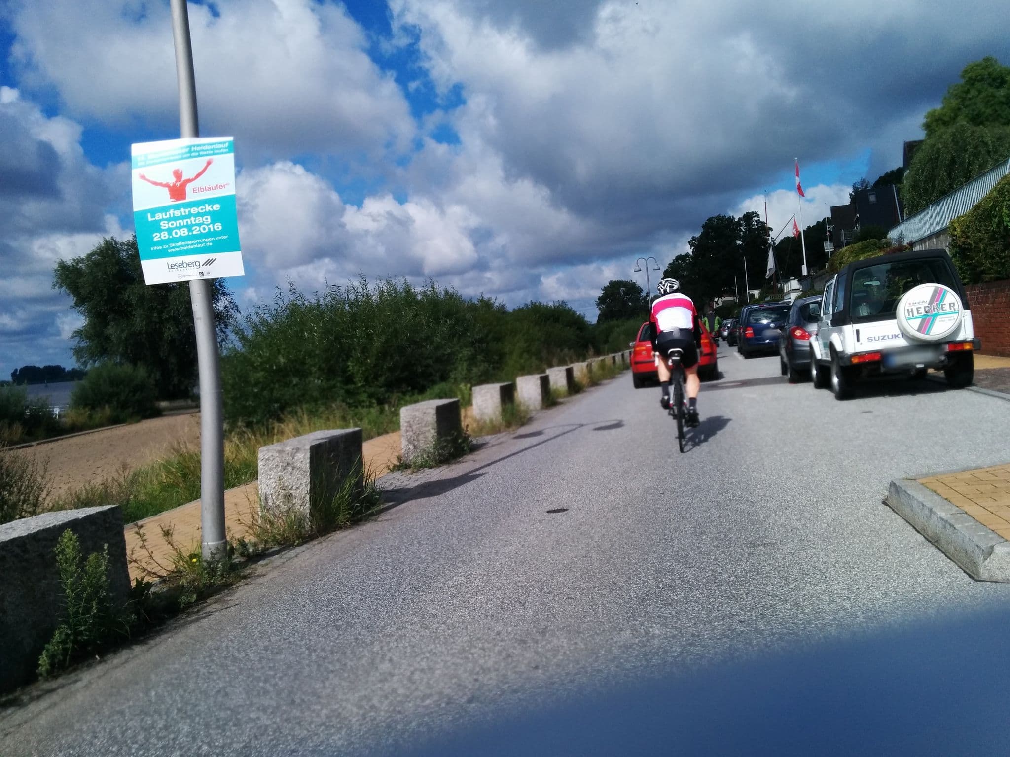 Street view near Strandhaus Blankenese, Blankenese — © veloroute_hamburg (CC BY-SA · Mapillary)