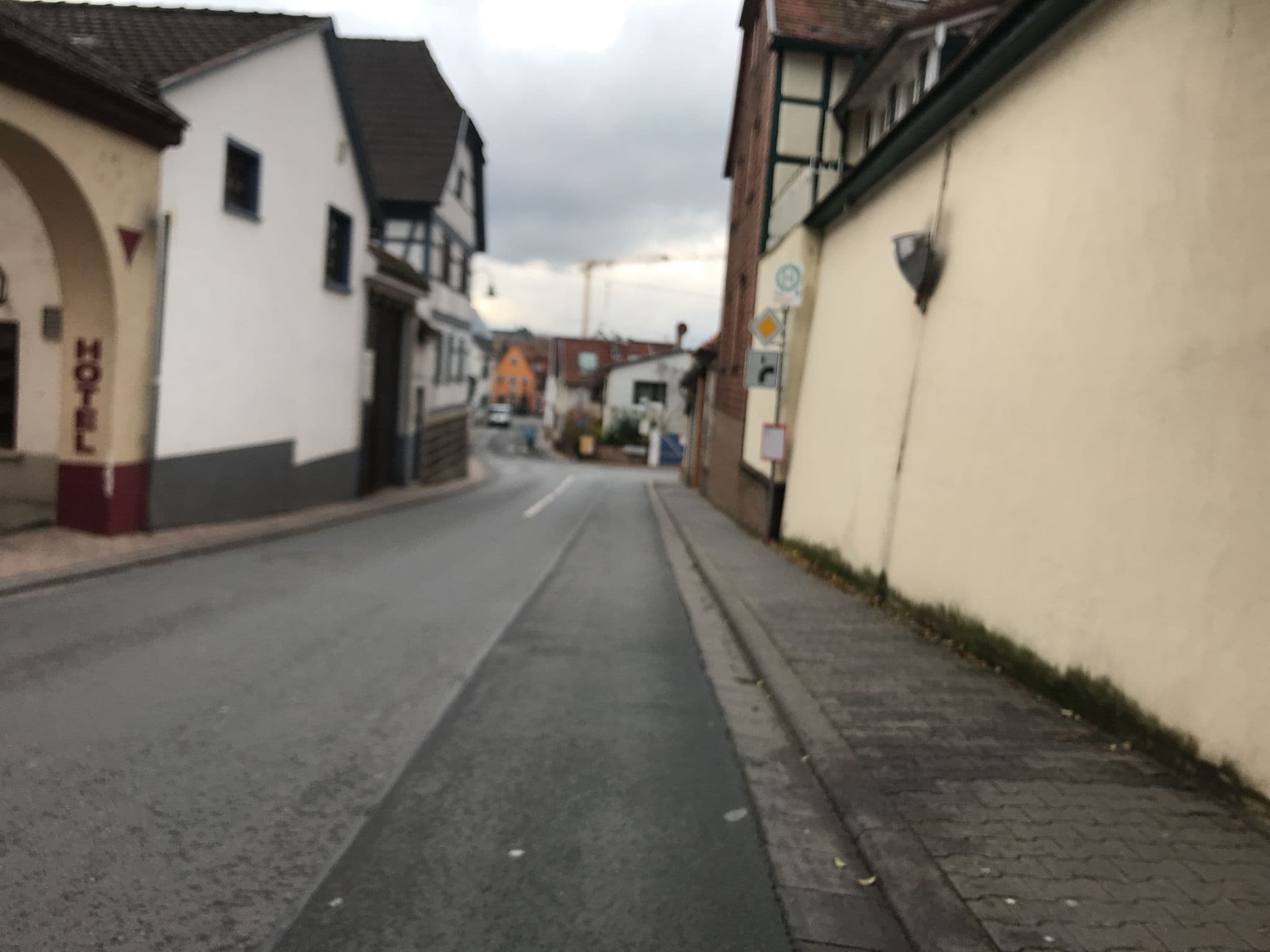 Street view near Hotel Kartäuser Hof Mainz Bodenheim, Bodenheim — © miguel_andrade (CC BY-SA · Mapillary)