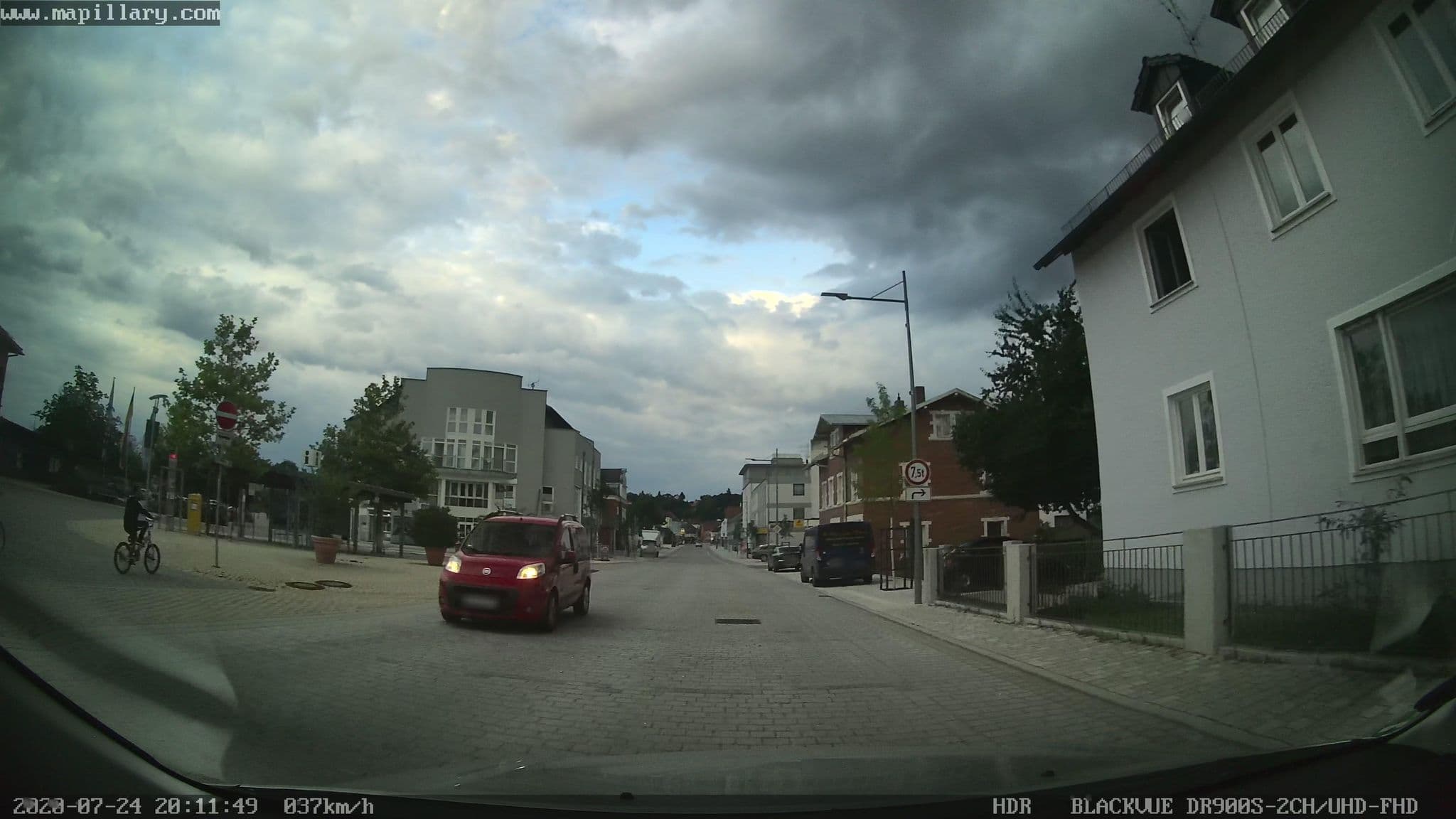 Street view near Übernachtung im nostalgischen Bahnwaggon, Bogen — © mapcreator (CC BY-SA · Mapillary)