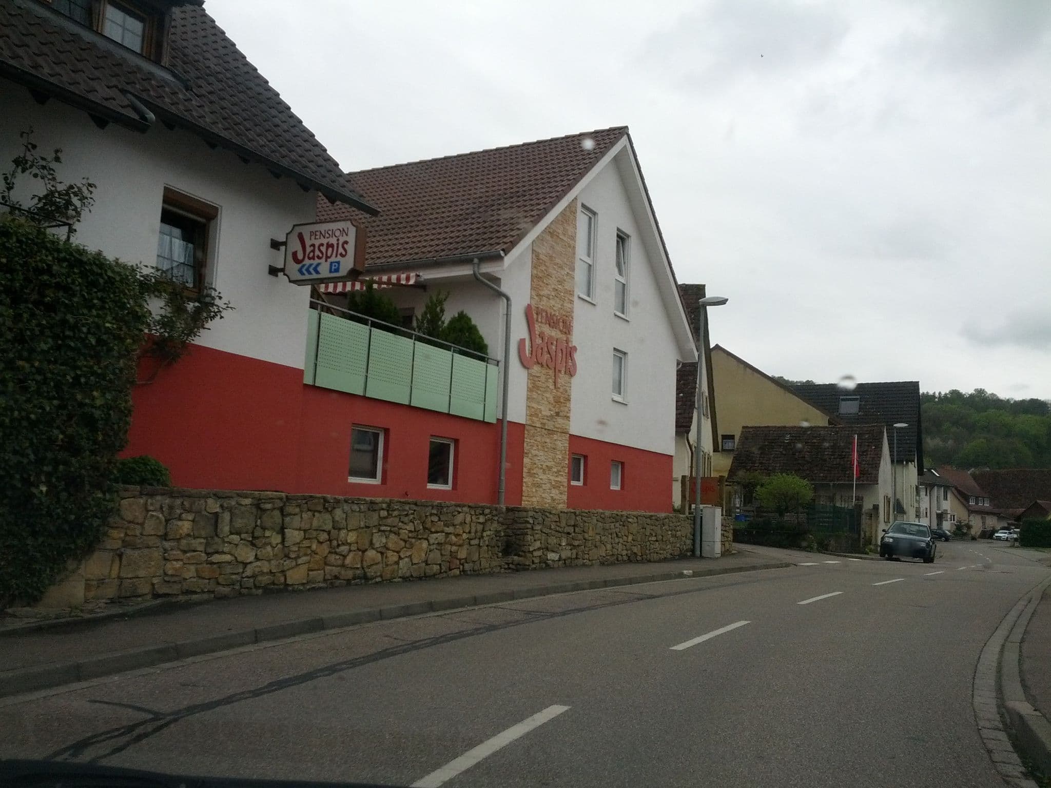Street view near Pension Jaspis, Pfaffenweiler — © qungo (CC BY-SA · Mapillary)