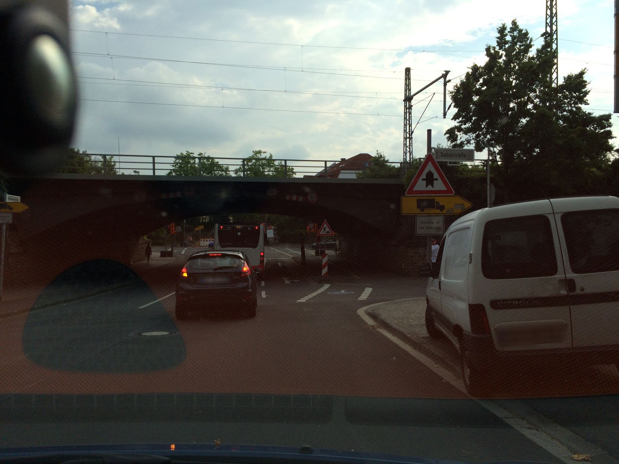 Street view near Bonnaparte – The Boardinghouse, Friesdorf — © dschuwa (CC BY-SA · Mapillary)