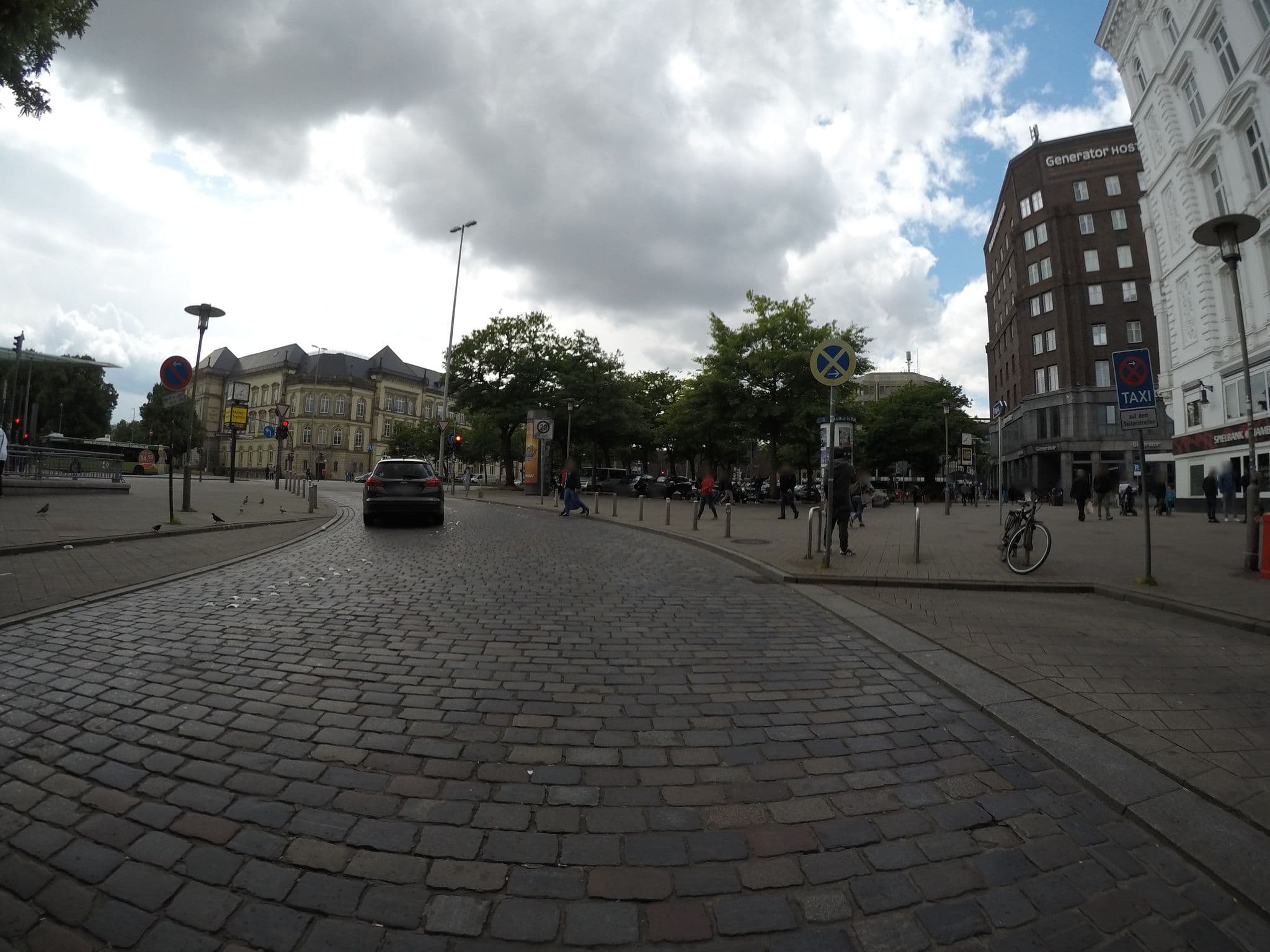 Street view near Garner Hotel Hamburg - Graf Moltke by IHG, St. Georg — © veloroute_hamburg (CC BY-SA · Mapillary)