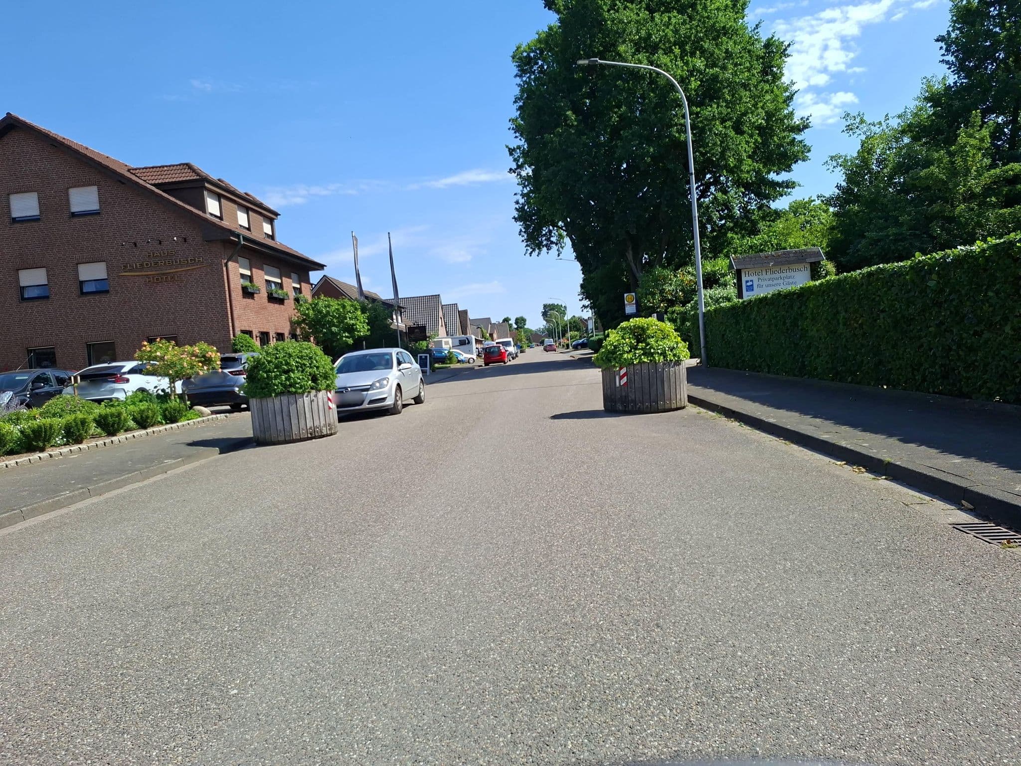 Street view near Haus Fliederbusch GmbH & Co. KG, Borken — © huna (CC BY-SA · Mapillary)