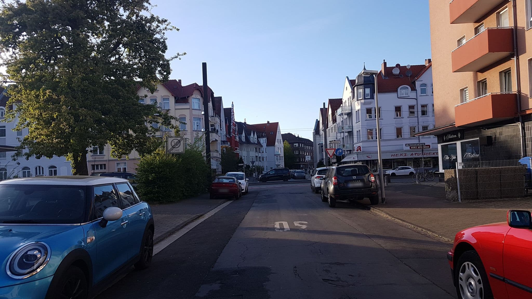 Street view near Townhome Hotel Hannover, Zoo — © snowdiver (CC BY-SA · Mapillary)