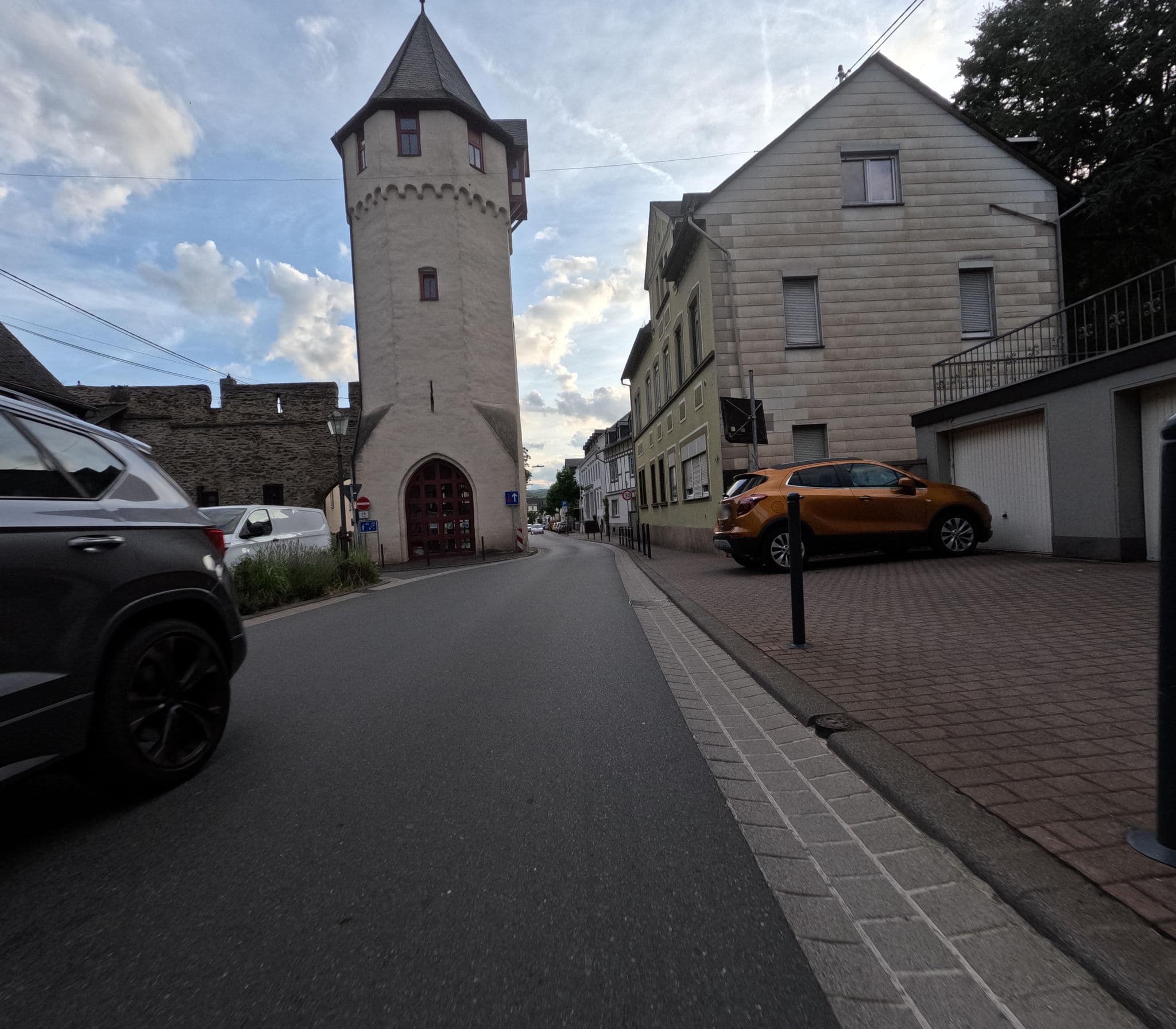 Street view near Zum Weissen Schwanen, Braubach — © kalcaaro (CC BY-SA · Mapillary)