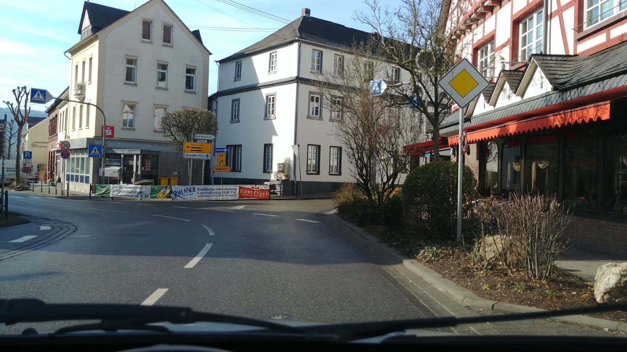 Street view near Hotel garni und Café Maaß, Braubach — © kreuzschnabel (CC BY-SA · Mapillary)