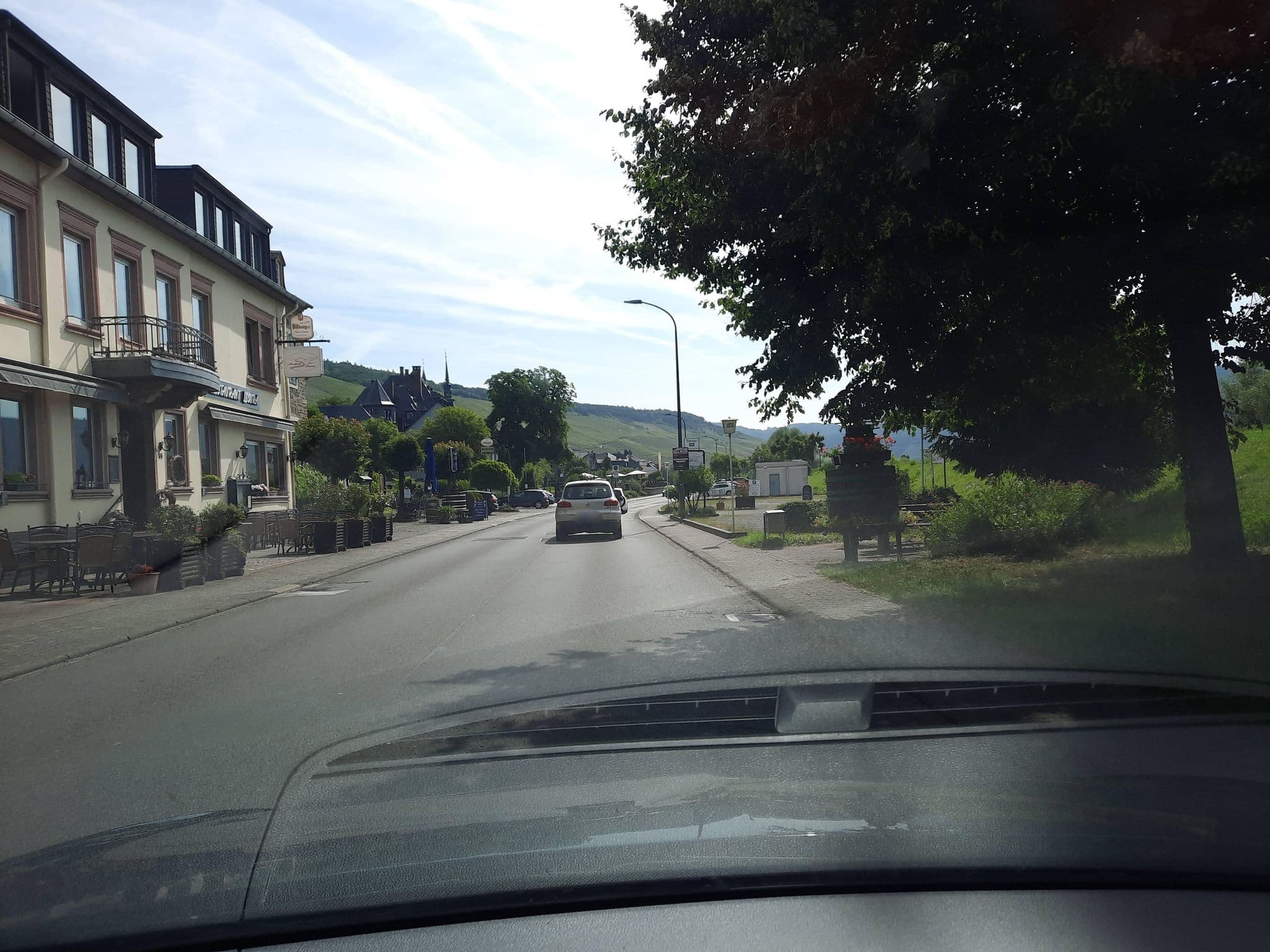 Street view near Moselhotel Lesura, Lieser — © Lowiekse (CC BY-SA · Mapillary)