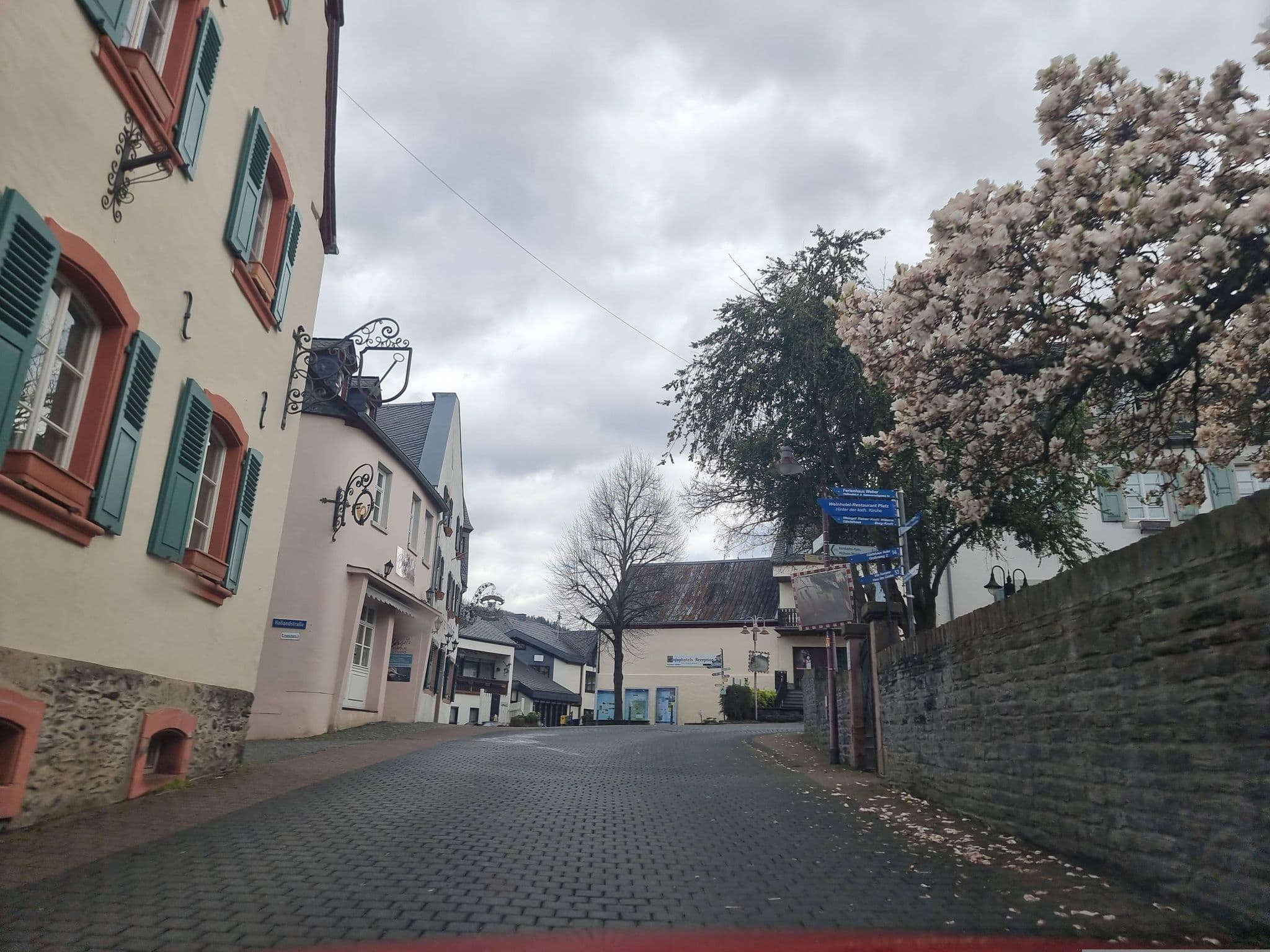 Street view near Gasthof Zur Grafschaft Veldenz, Lieser — © ma_rt_in (CC BY-SA · Mapillary)