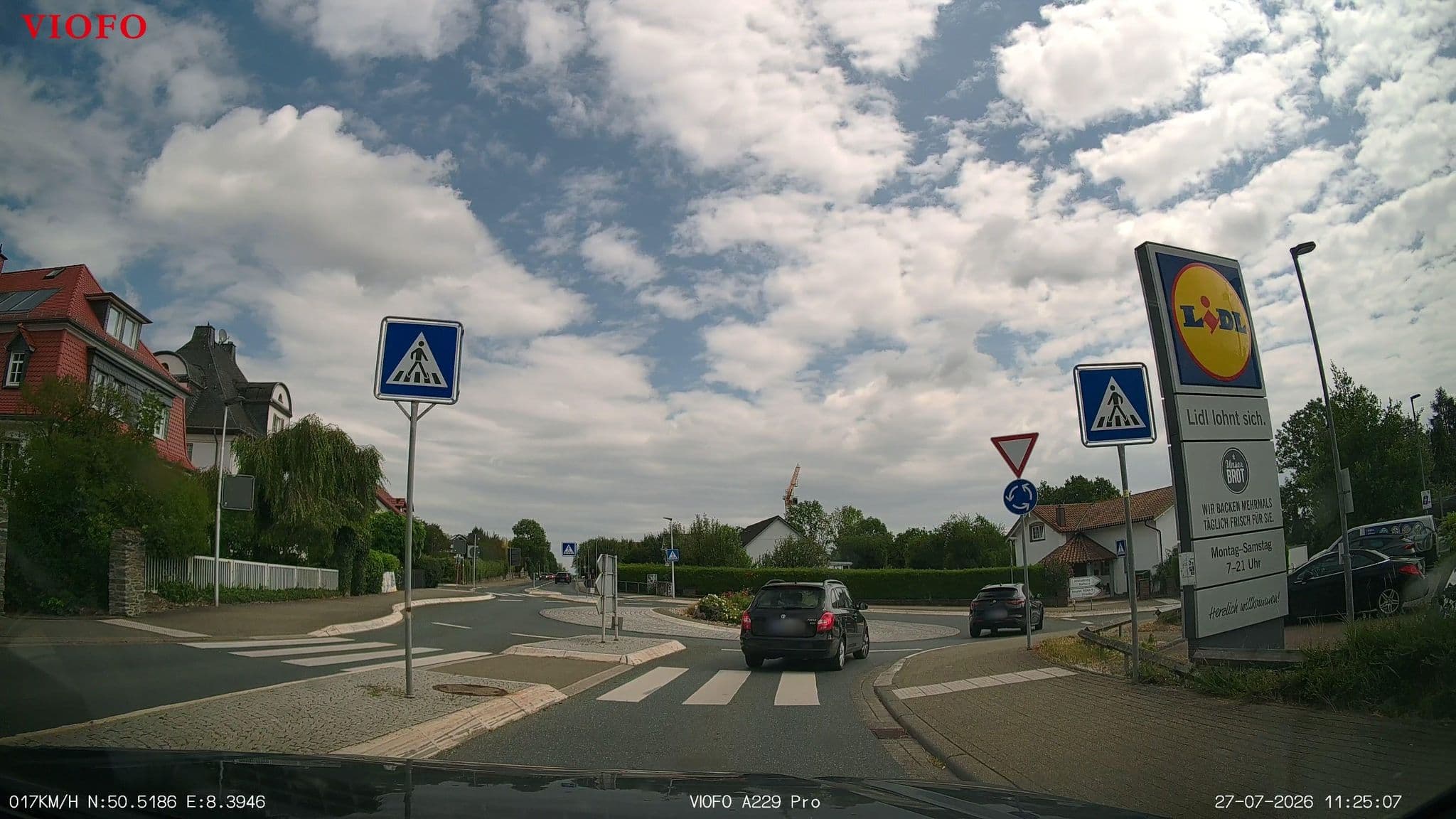 Street view near Elena Kempf Haaratelier & Guesthouse Im Alten Forstamt, Braunfels — © Jeykey90 (CC BY-SA · Mapillary)