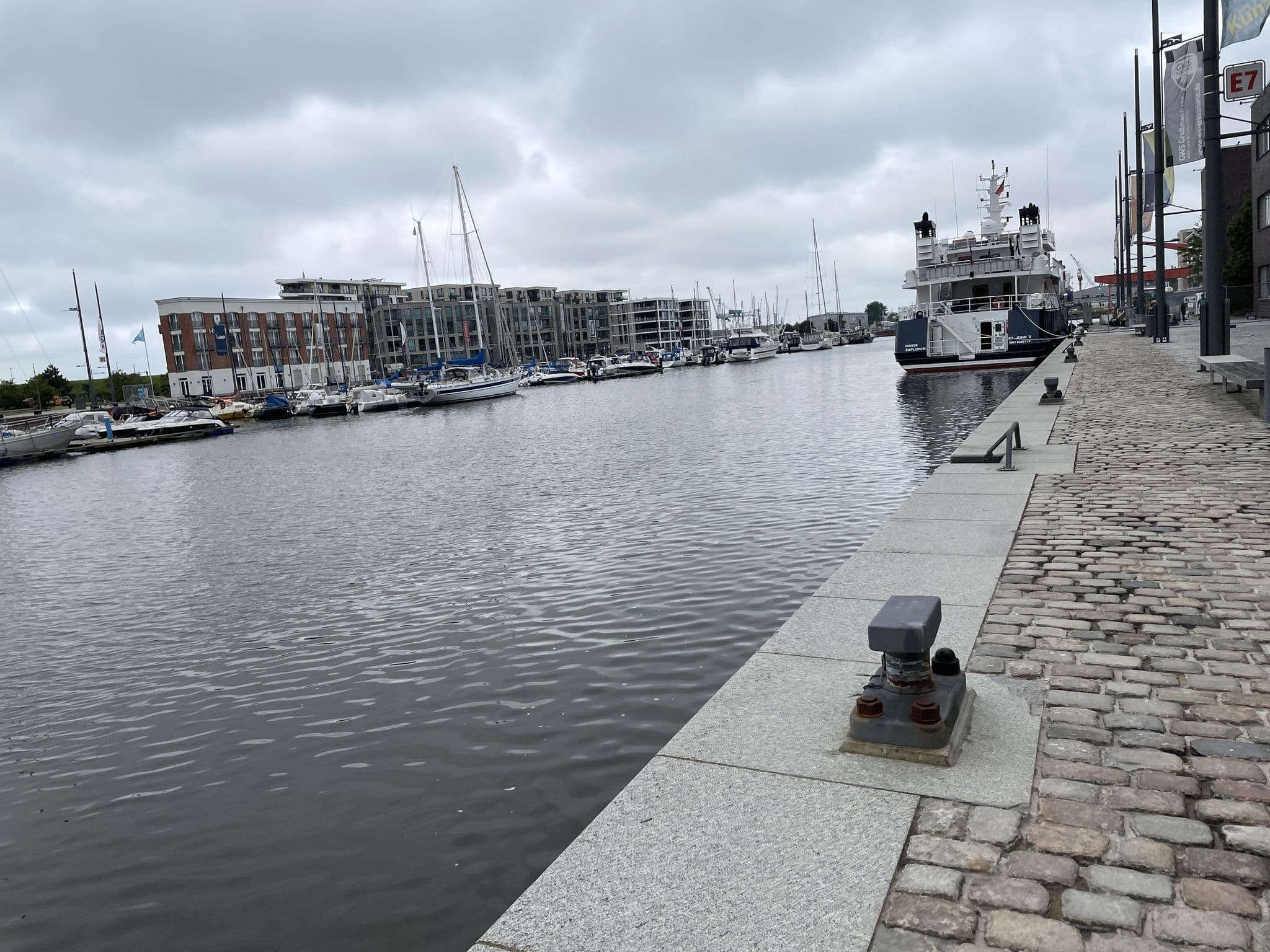 Street view near Tallship Atlantis Bremerhaven, Bremerhaven — © buschjost (CC BY-SA · Mapillary)