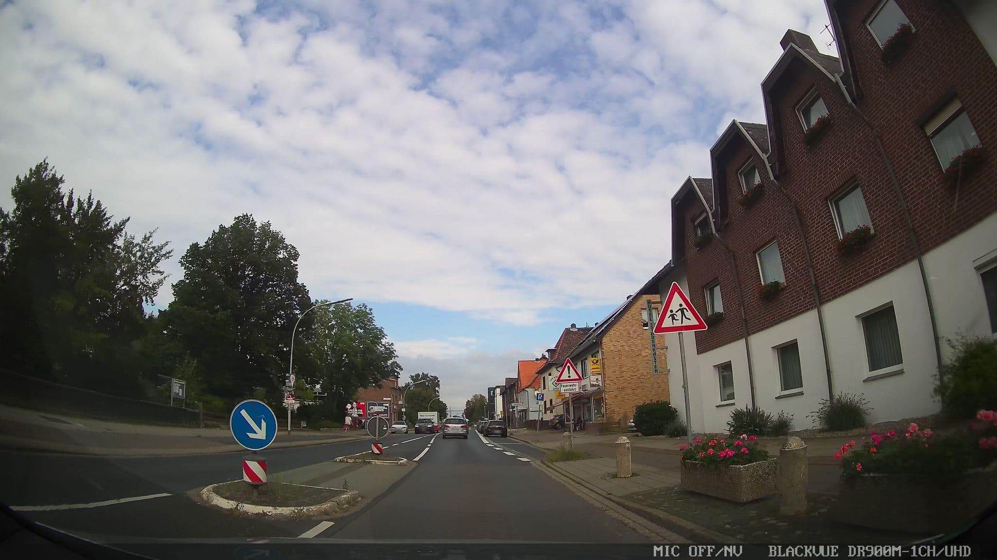 Street view near Hotel & Restaurant Zum Starenkasten GmbH, Rüningen — © chuck (CC BY-SA · Mapillary)