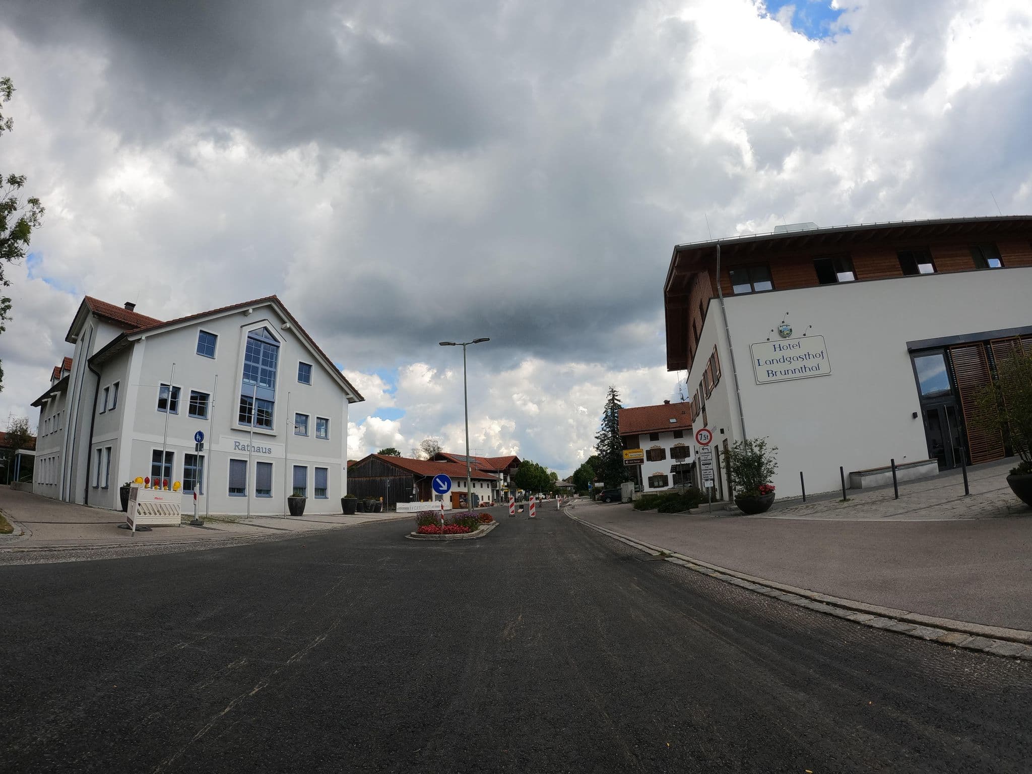 Street view near Hotel Brunnthal, Brunnthal — © strubbl (CC BY-SA · Mapillary)