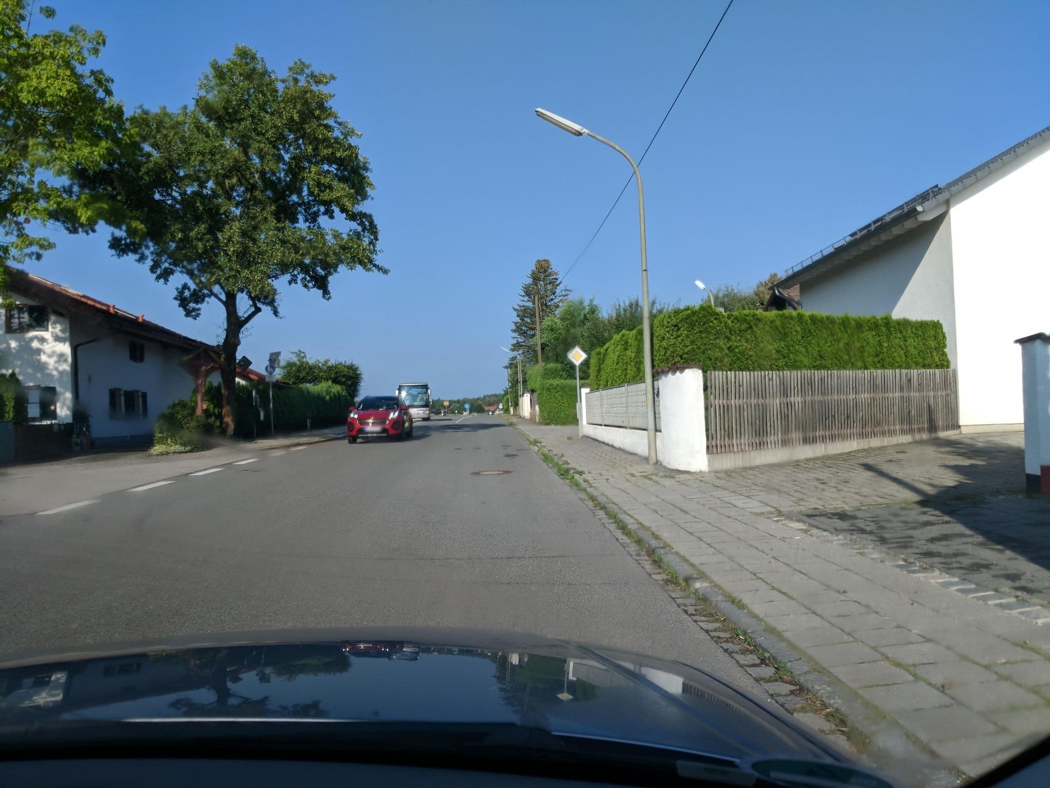Street view near Hotel-Gästehaus-Momm, Brunnthal — © atze02 (CC BY-SA · Mapillary)