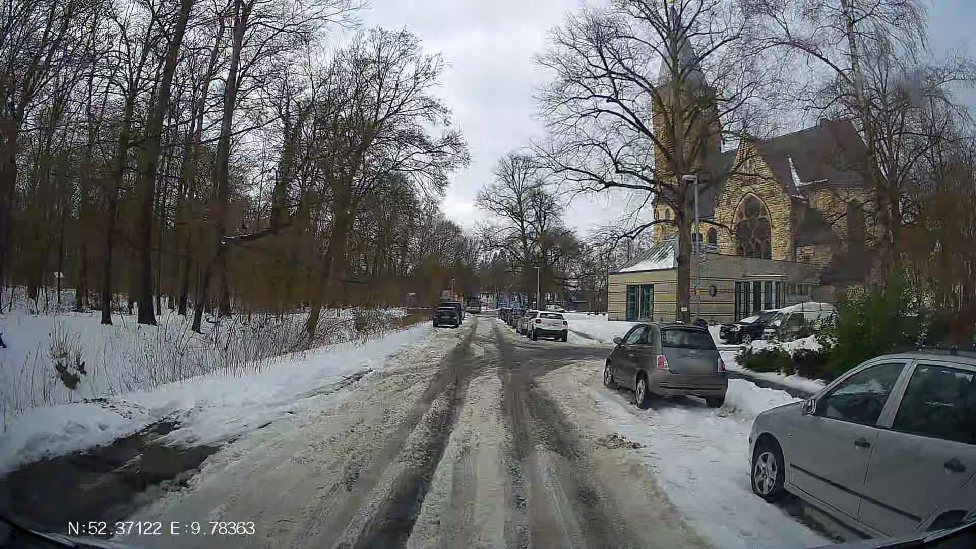 Street view near Hotel Tosca, Kleefeld — © Hightower- (CC BY-SA · Mapillary)
