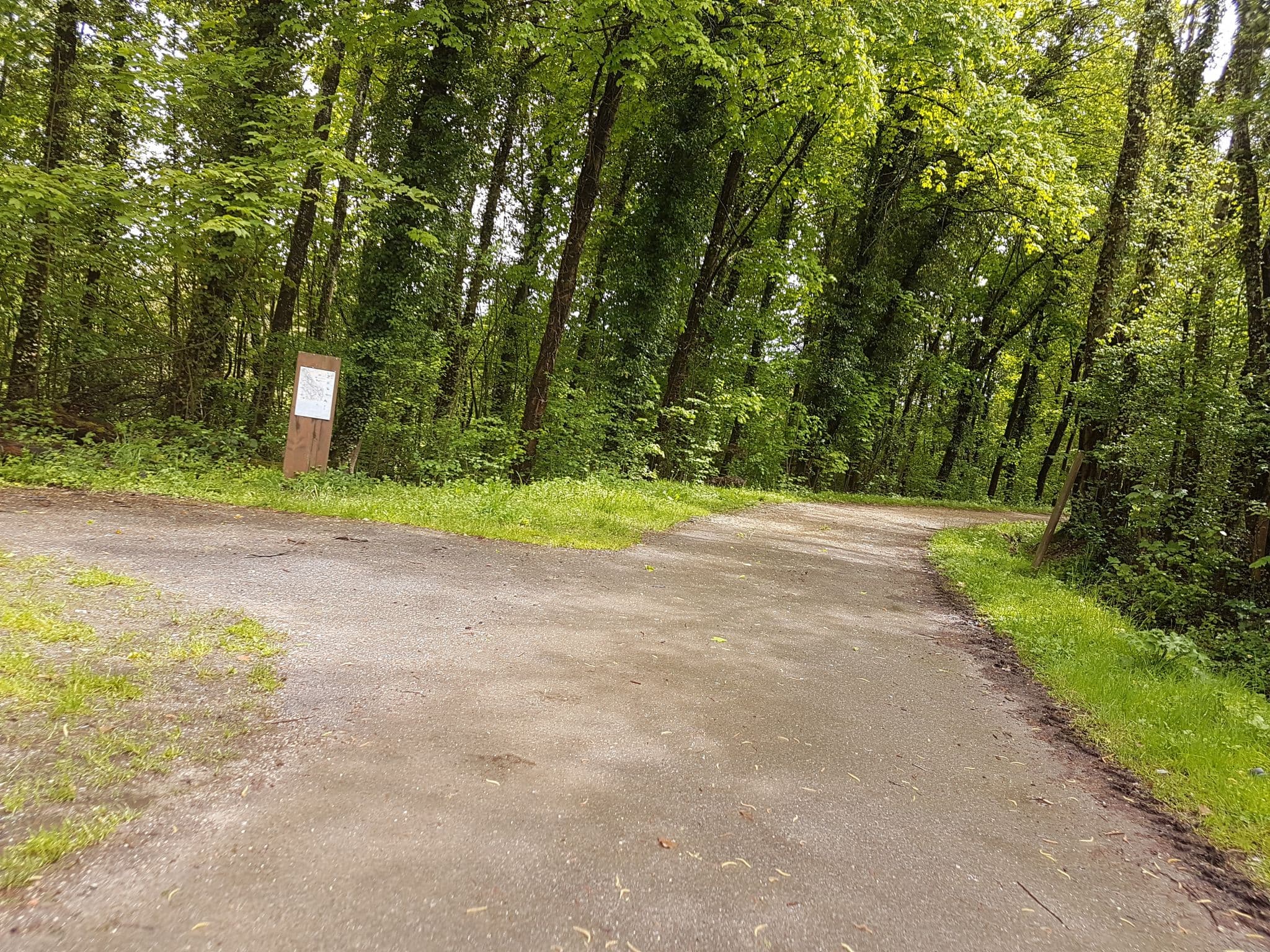 Street view near La Cascade, Bussigny — © changchun1 (CC BY-SA · Mapillary)