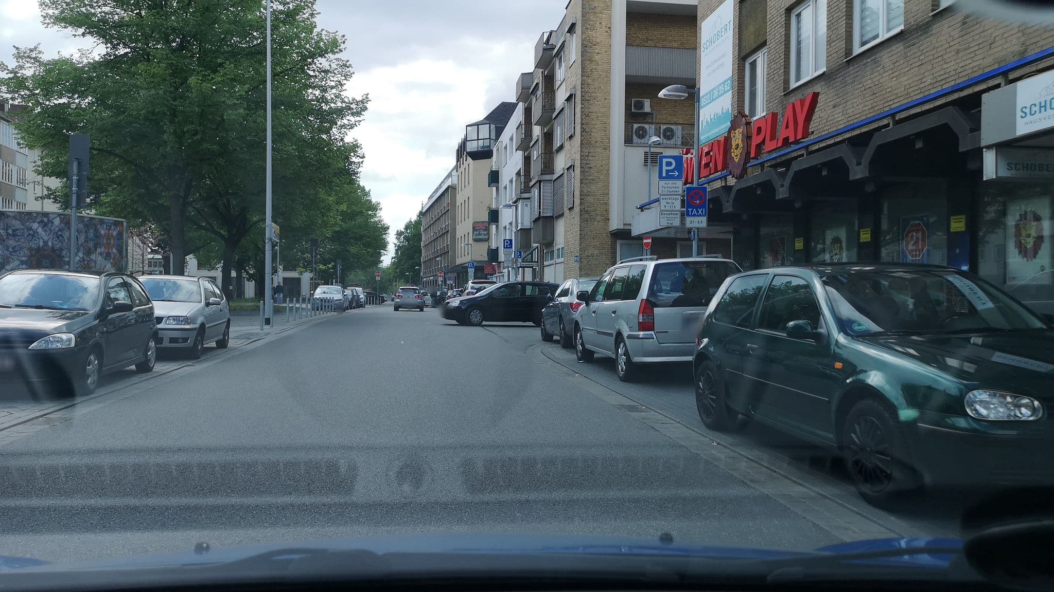 Street view near Dattel City Hannover FeWo für 4 Personen Privat-Parkplatz 5G WLAN & 24/7 Kontakt, Hannover — © cageythree (CC BY-SA · Mapillary)