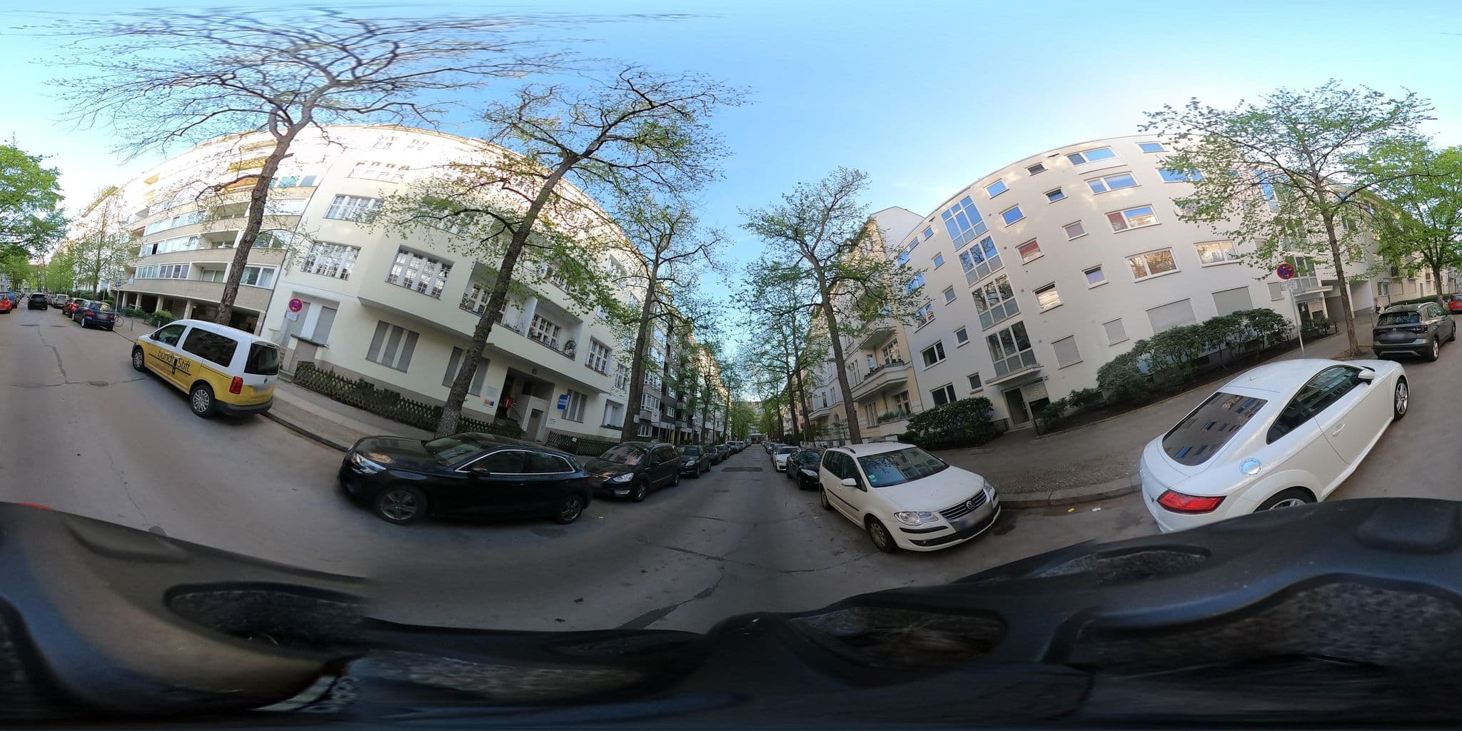 Street view near Hotel Bregenz, Halensee — © yorbs123 (CC BY-SA · Mapillary)
