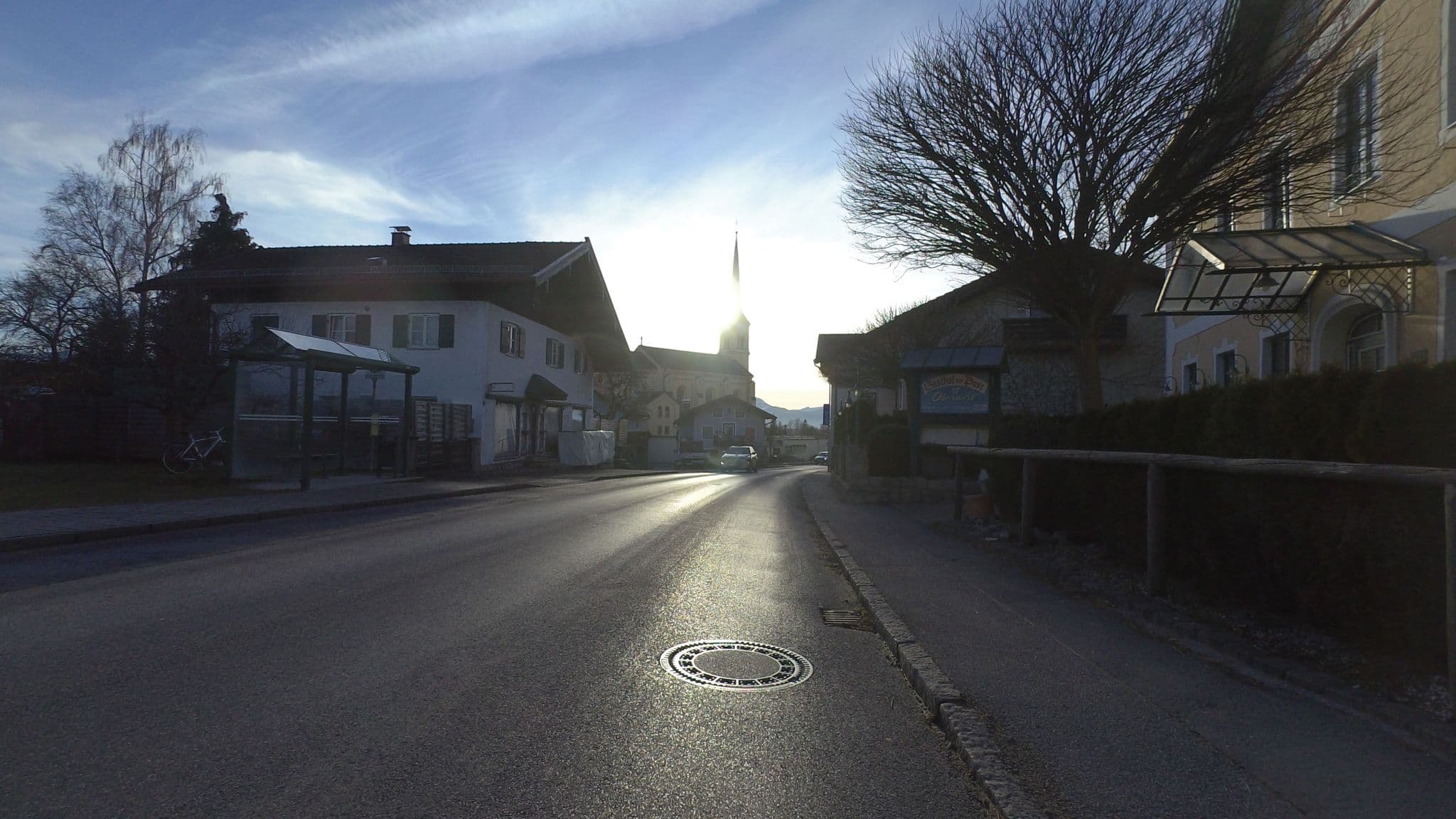 Street view near Gasthof Zur Post-Oberwirt, Chieming — © schulf (CC BY-SA · Mapillary)