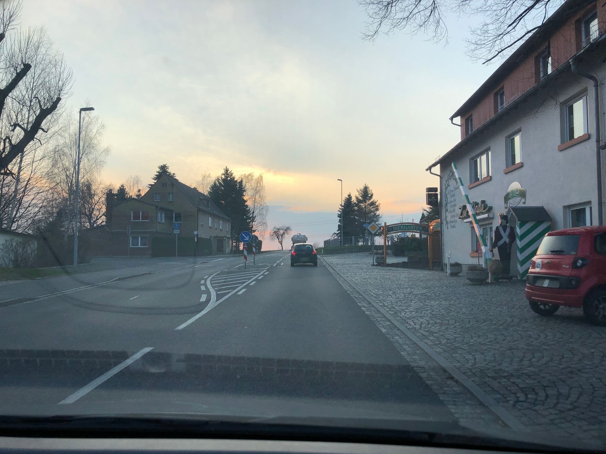 Street view near Familienhotel Zur Linde - Rainer Kubitz, Crostwitz — © bejotel (CC BY-SA · Mapillary)