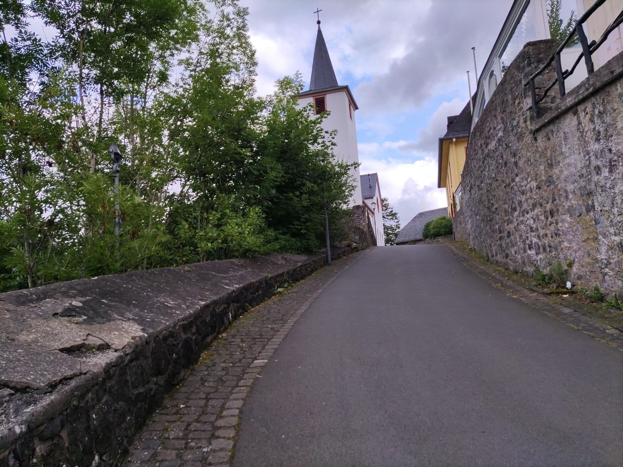 Street view near Schlosshotel Kurfürstliches Amtshaus - Petra Probst e.K., Daun — © lokilech (CC BY-SA · Mapillary)