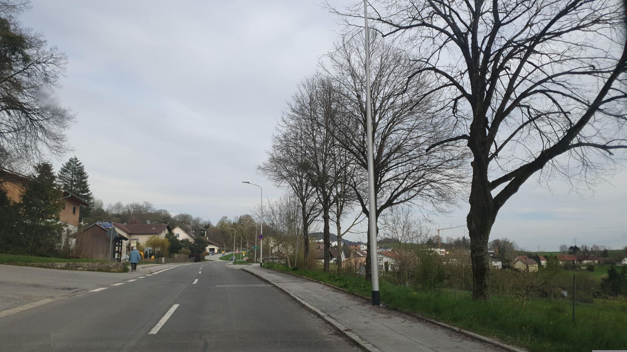 Street view near Haus Kräh beim Krahwirt Wirtshaus Hotel, Deggendorf — © Kluex (CC BY-SA · Mapillary)