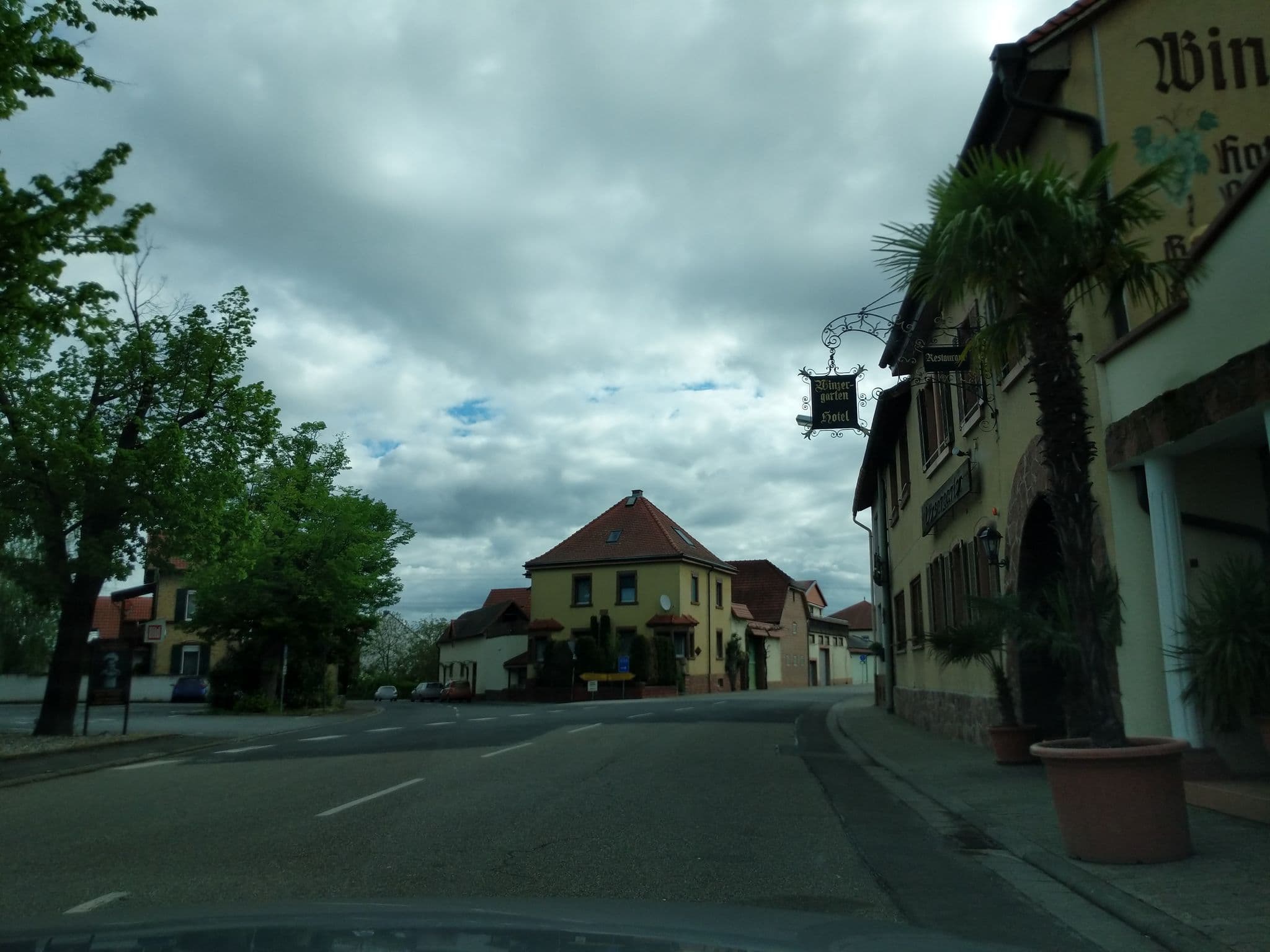 Street view near Hotel Restaurant Winzergarten, Großkarlbach — © atze02 (CC BY-SA · Mapillary)