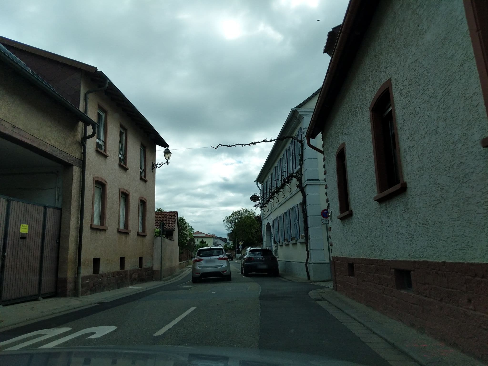 Street view near Gästezimmer im Weingut Wolf, Großkarlbach — © atze02 (CC BY-SA · Mapillary)