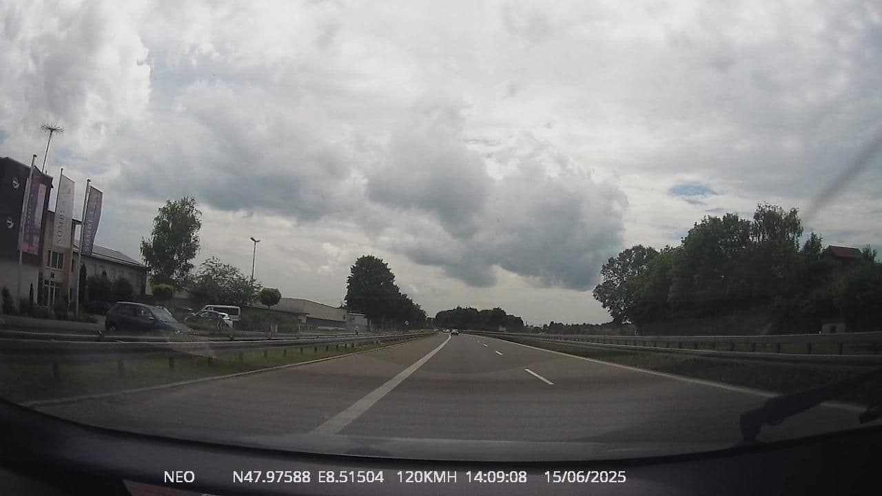 Street view near Flugplatzhotel Concorde - Sombea GmbH, Donaueschingen — © TechniPorter (CC BY-SA · Mapillary)