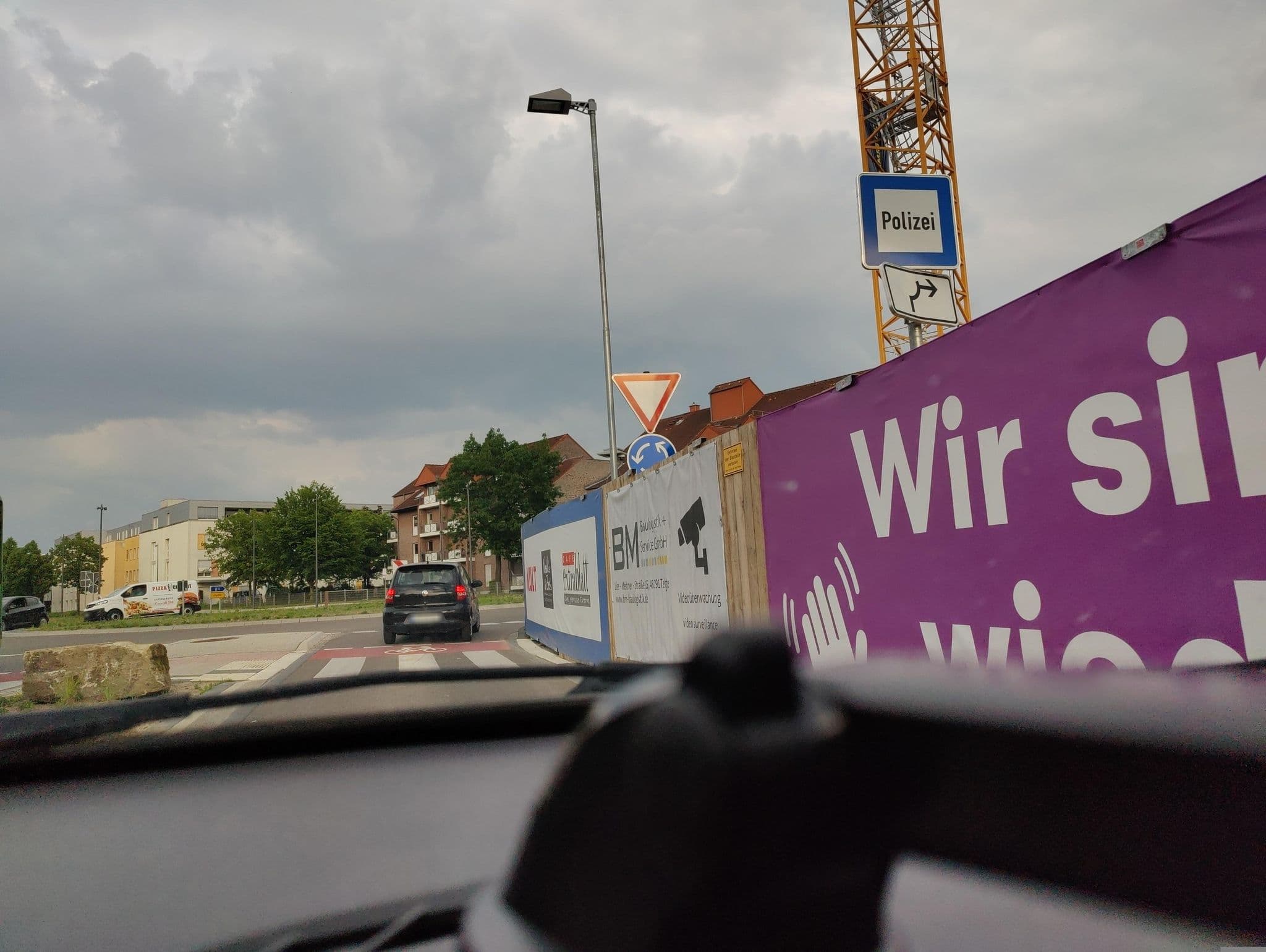 Street view near Holiday Inn Express & Suites Monheim am Rhein by IHG, Monheim am Rhein — © poxonline (CC BY-SA · Mapillary)