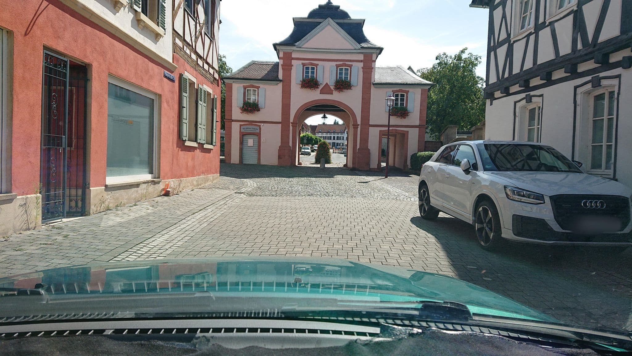 Street view near Villa Kerzenheimer Tor, Göllheim — © wegavision (CC BY-SA · Mapillary)