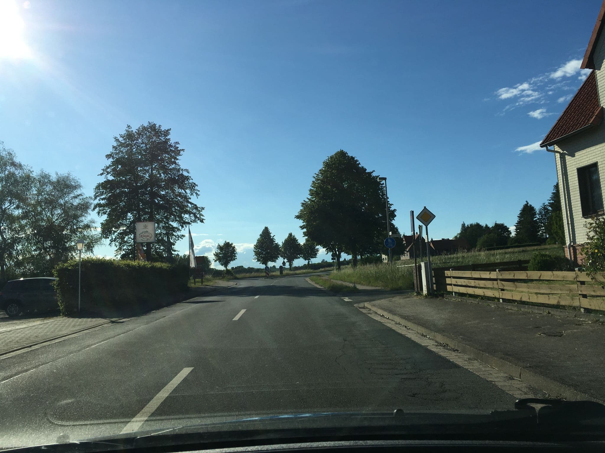 Street view near Gaststätte "Siegfried's Klause", Duingen — © hotteliene (CC BY-SA · Mapillary)