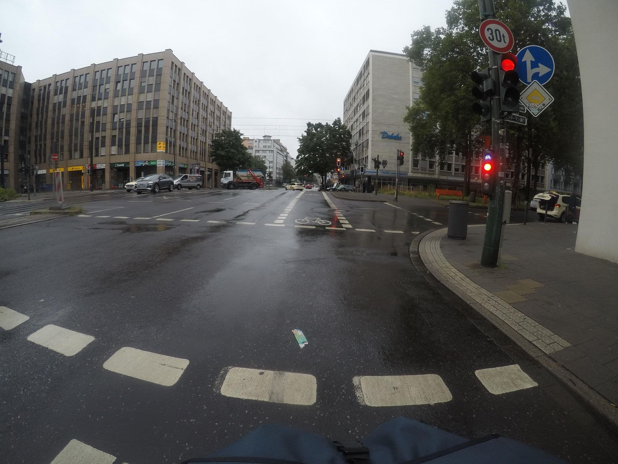 Street view near Hotel Motel One Düsseldorf-Hauptbahnhof, Düsseldorf — © mfa (CC BY-SA · Mapillary)
