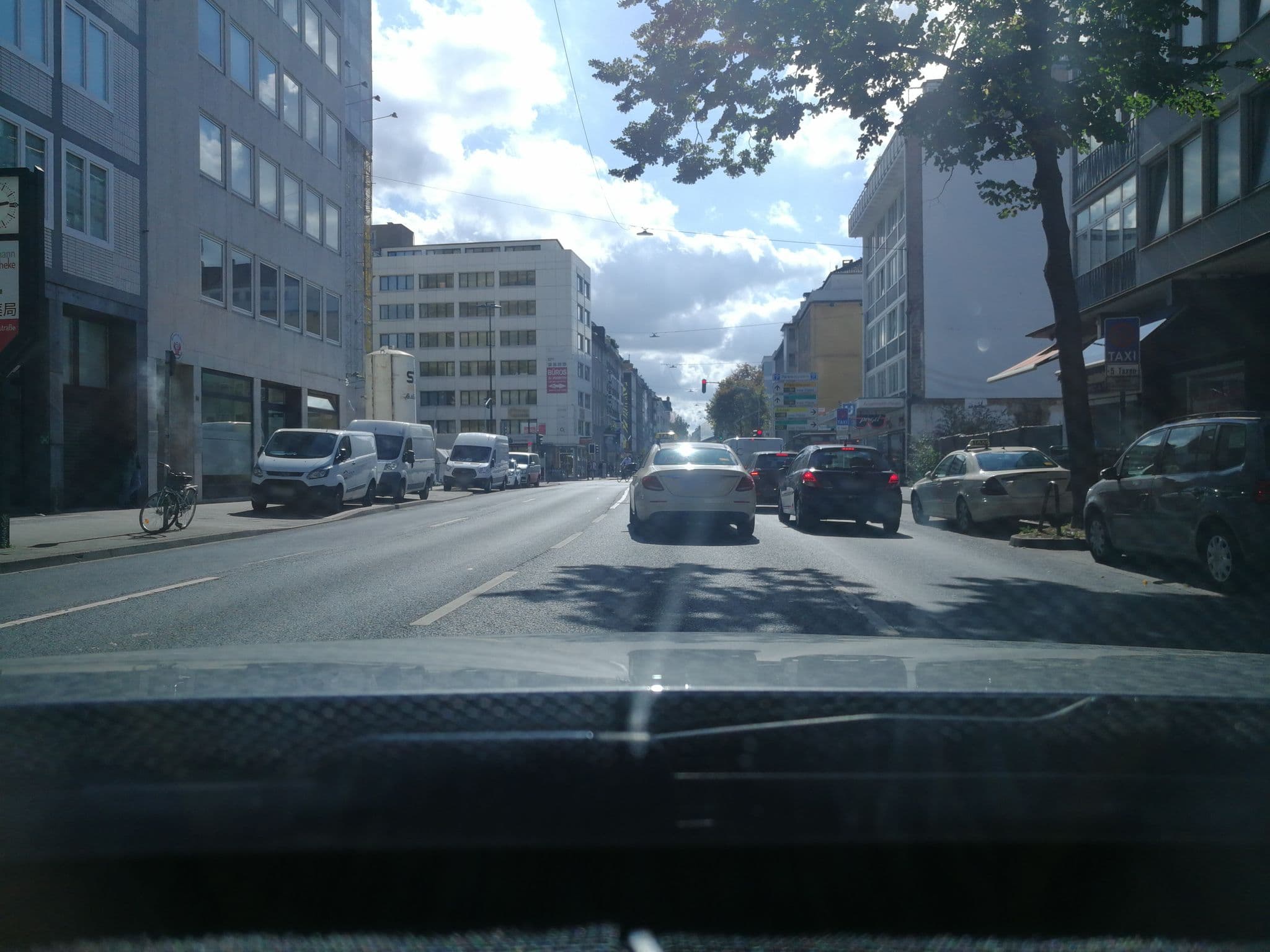 Street view near Hotel Weidenhof Düsseldorf City Center, Düsseldorf — © jenz (CC BY-SA · Mapillary)