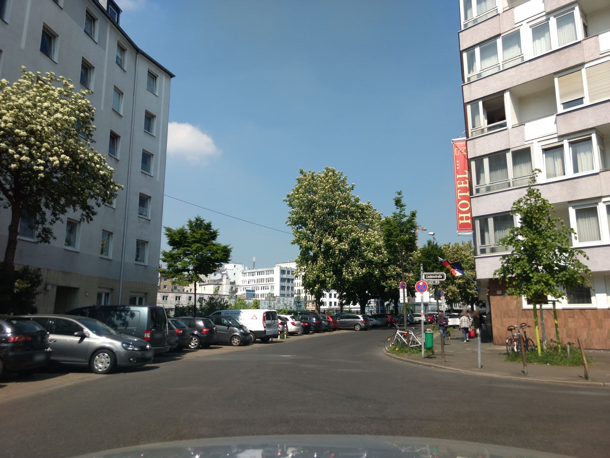 Street view near Kempe Komfort Hotel, Düsseldorf-Pempelfort — © miler (CC BY-SA · Mapillary)