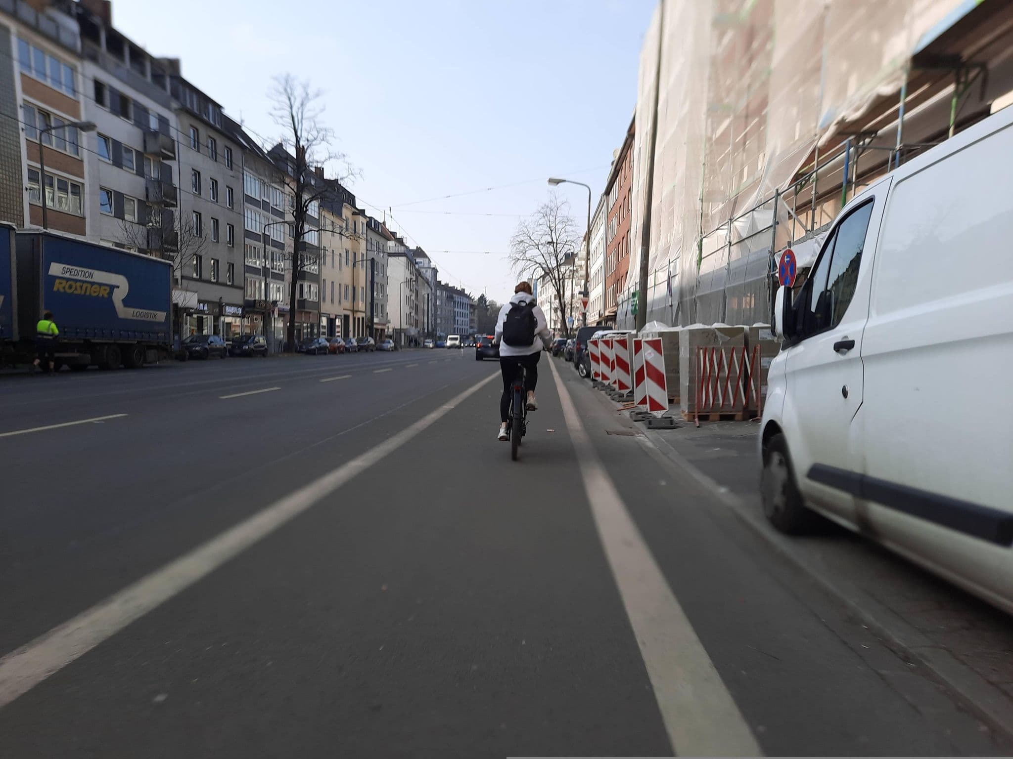 Street view near Hotel Famosa, Düsseldorf — © Henry572 (CC BY-SA · Mapillary)