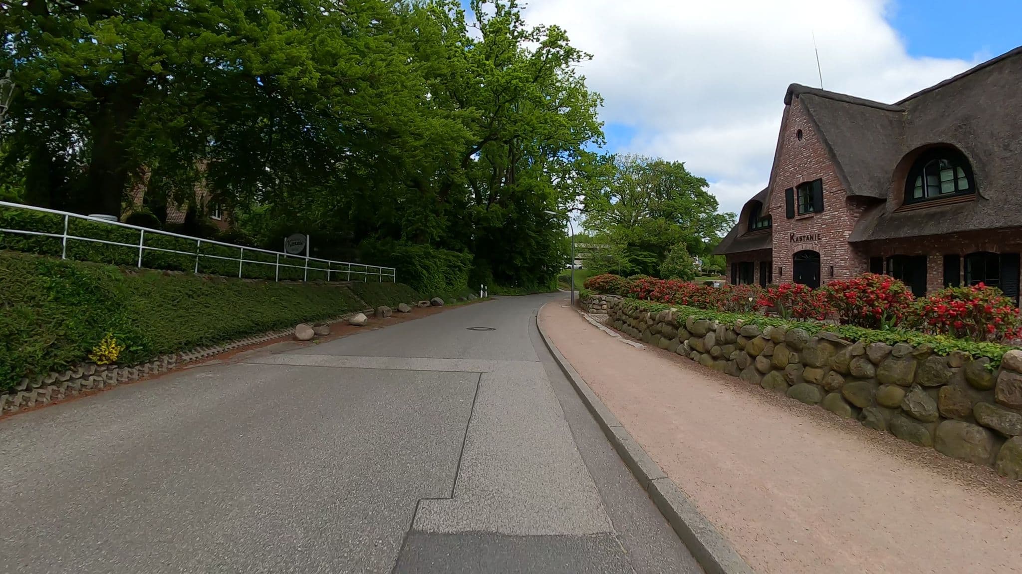 Street view near Hotel & Landhaus Kastanie, Duvenstedt — © veloroute_hamburg (CC BY-SA · Mapillary)