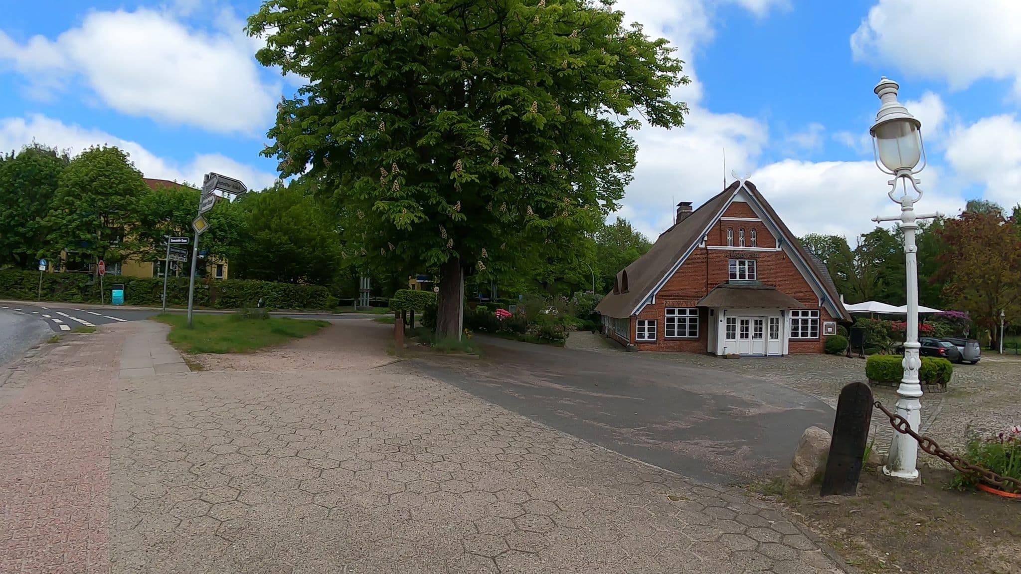 Street view near Alster Au - Feiern - Schlafen - Tagen, Duvenstedt — © veloroute_hamburg (CC BY-SA · Mapillary)
